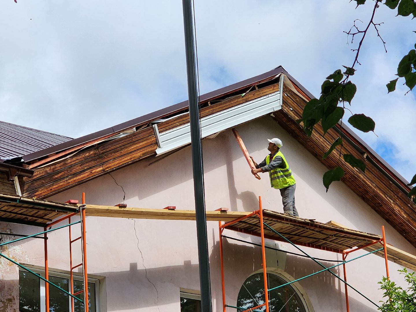 чехов, улица пионерская 2, взрослая поликлиника, текущий ремонт, замена кровли, ремонт крыши, реконструкция, демонтажные работы, фасадные работы, кровельные работы, инженерные сети, благоустройство территории,