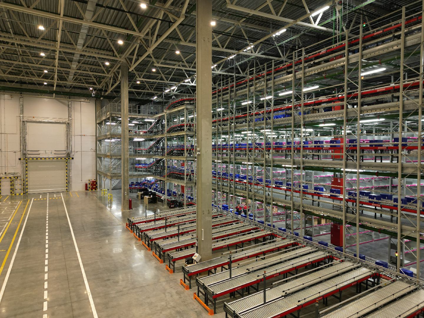 видео с коптера, роботизированный  распределительный центр, магнит в подольске, Роборука в магните подольск,