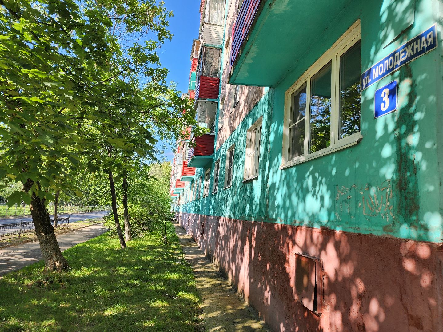 чехов, улица молодежная, ремонт дороги, замена покрытия, дорожный ремонт, новые бордюры, госпрограмма московской области, развитие дорожного комплекса,