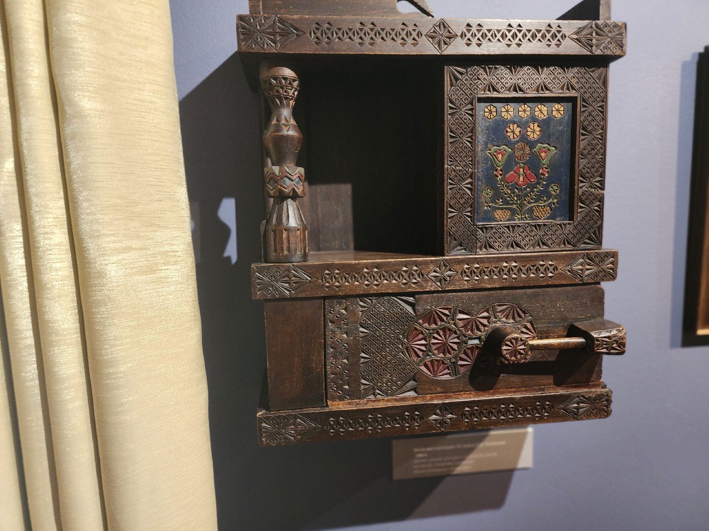 сергиев посад, сергиево-посадский городской округ, музей-заповедник абрамцево, елена поленова, музей-заповедник поленова, абрамцевская резьба, выставка,орнамент,