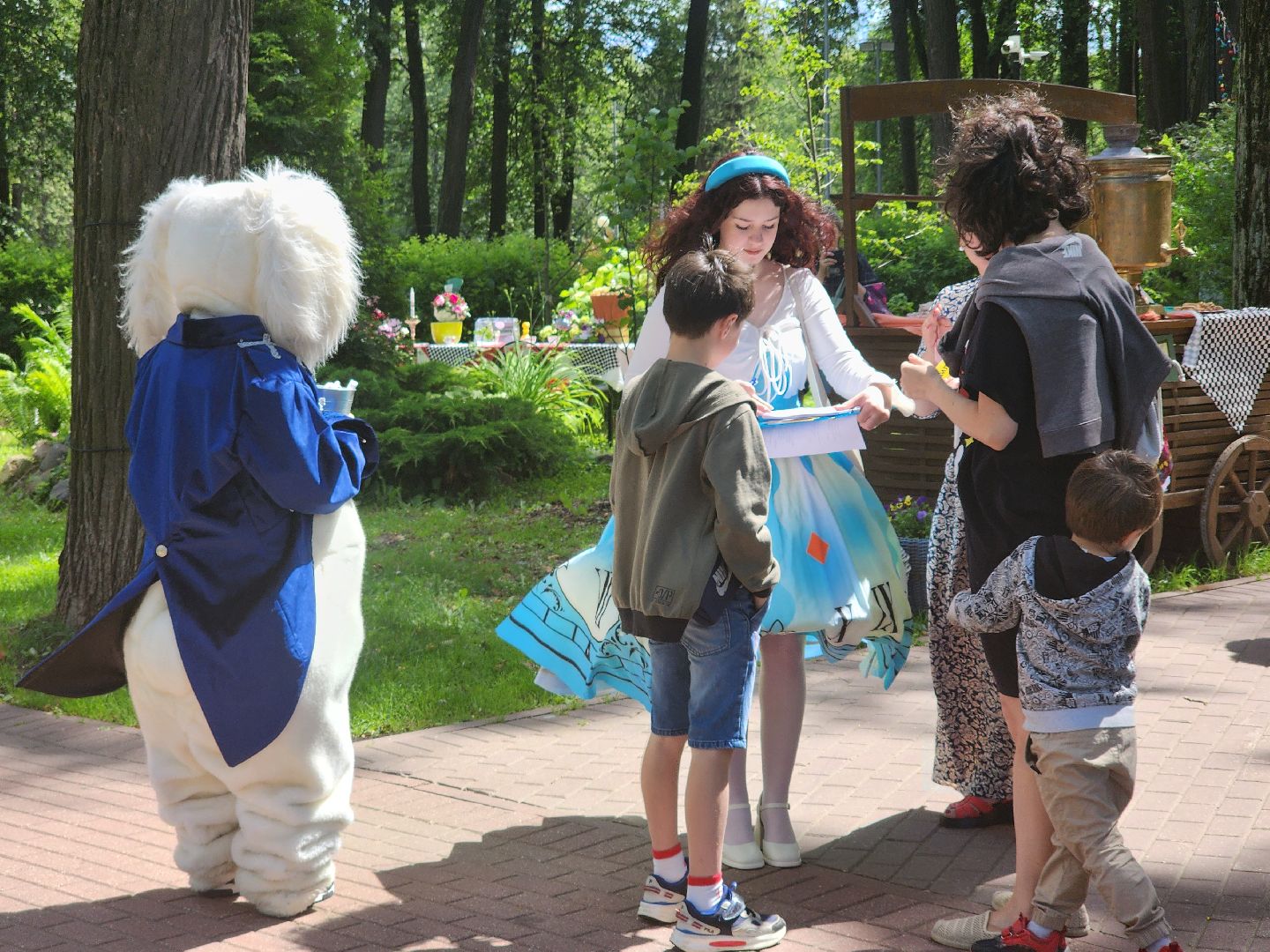 сергиев посад, сергиево-посадский городской округ, алиса в стране чудес, однажды в сказке,