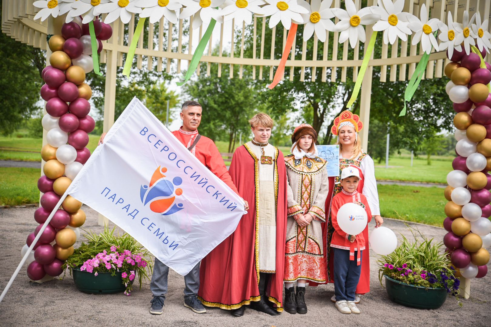 бронницы, парад семей в бронницах, шествие семей в бронницах, день семьи любви и верности, дети,