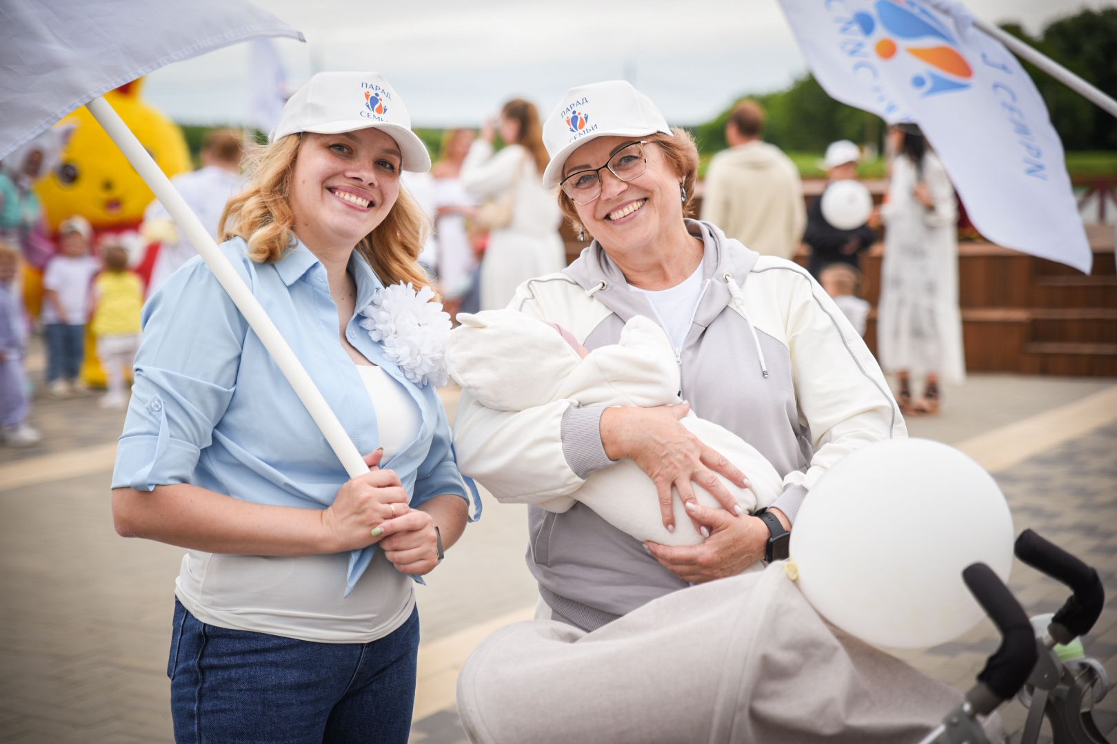 бронницы, парад семей в бронницах, шествие семей в бронницах, день семьи любви и верности, дети,