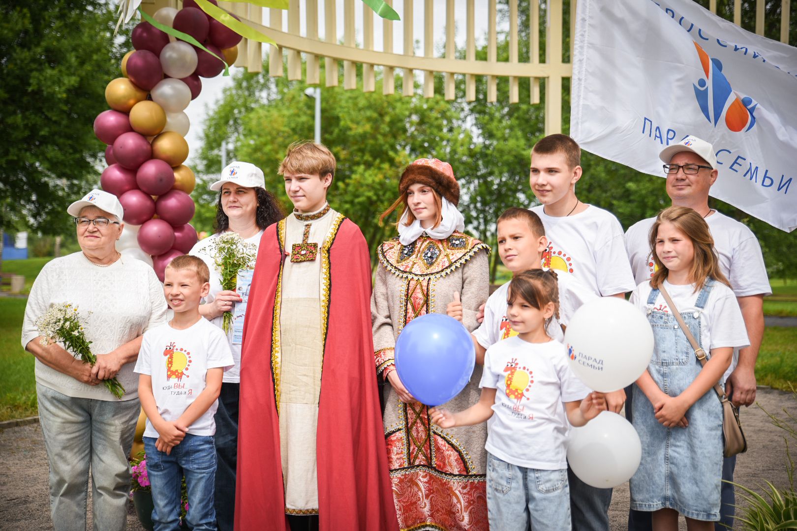 бронницы, парад семей в бронницах, шествие семей в бронницах, день семьи любви и верности, дети,