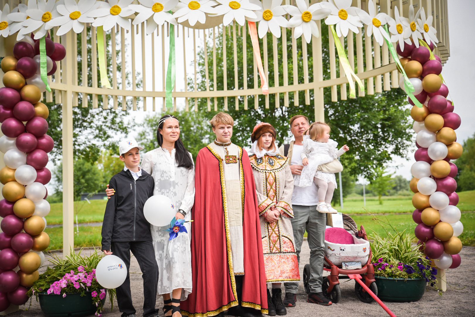 бронницы, парад семей в бронницах, шествие семей в бронницах, день семьи любви и верности, дети,