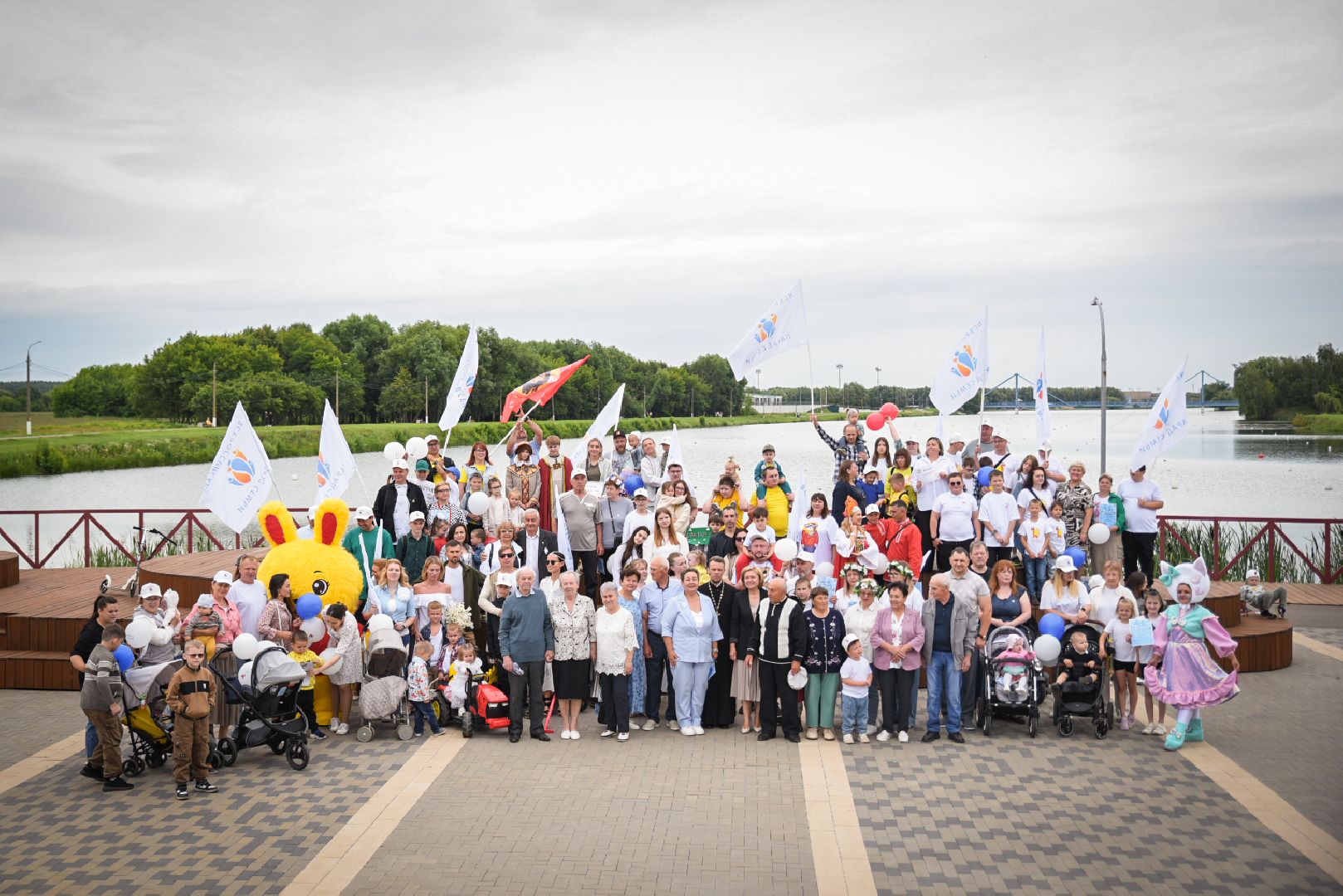 бронницы, парад семей в бронницах, шествие семей в бронницах, день семьи любви и верности, дети,