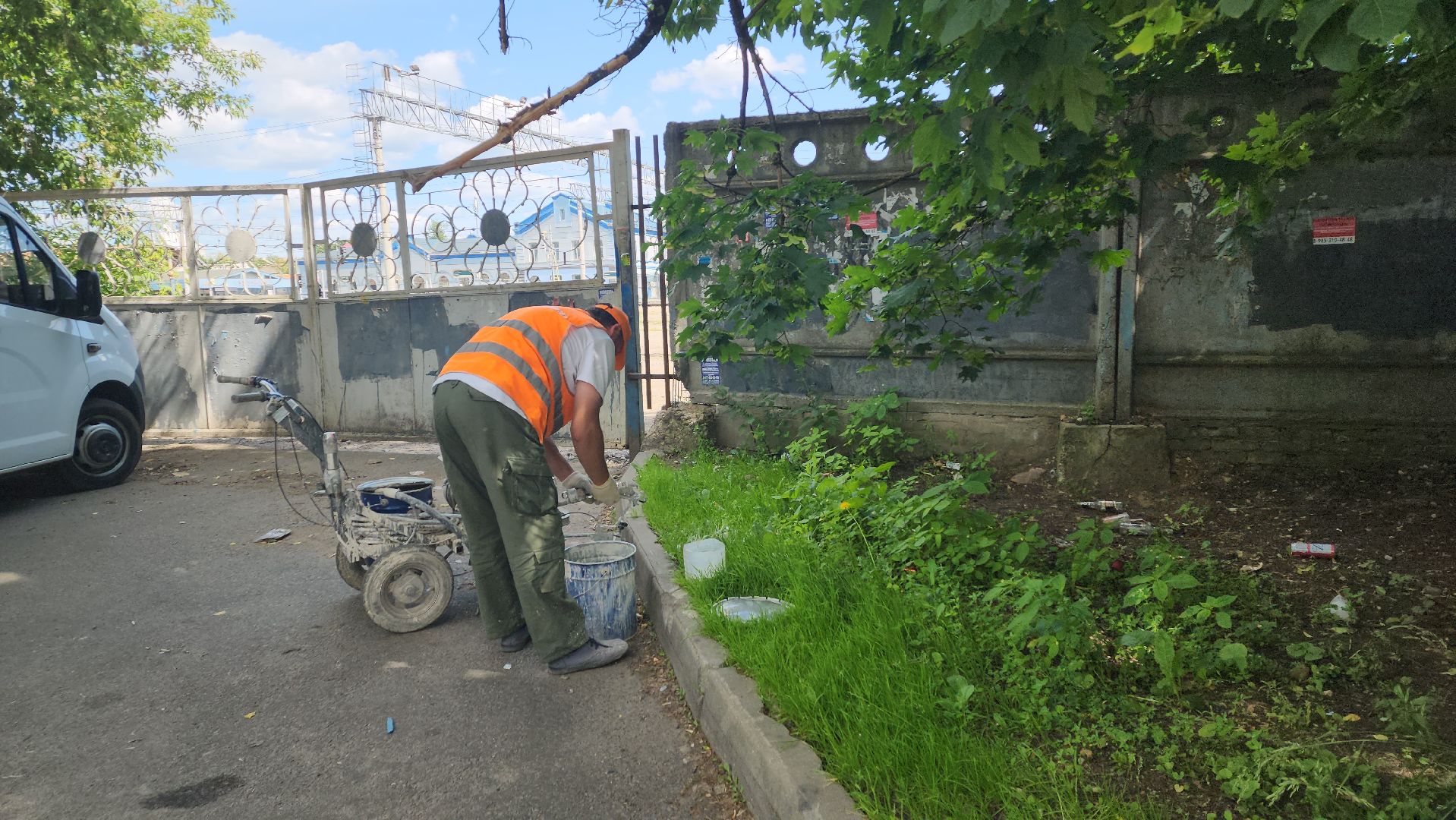 вертикалки, пушкино, дорожная разметка, коммунальная служба, краска, рабочие, нанесение разметки на дорогу,