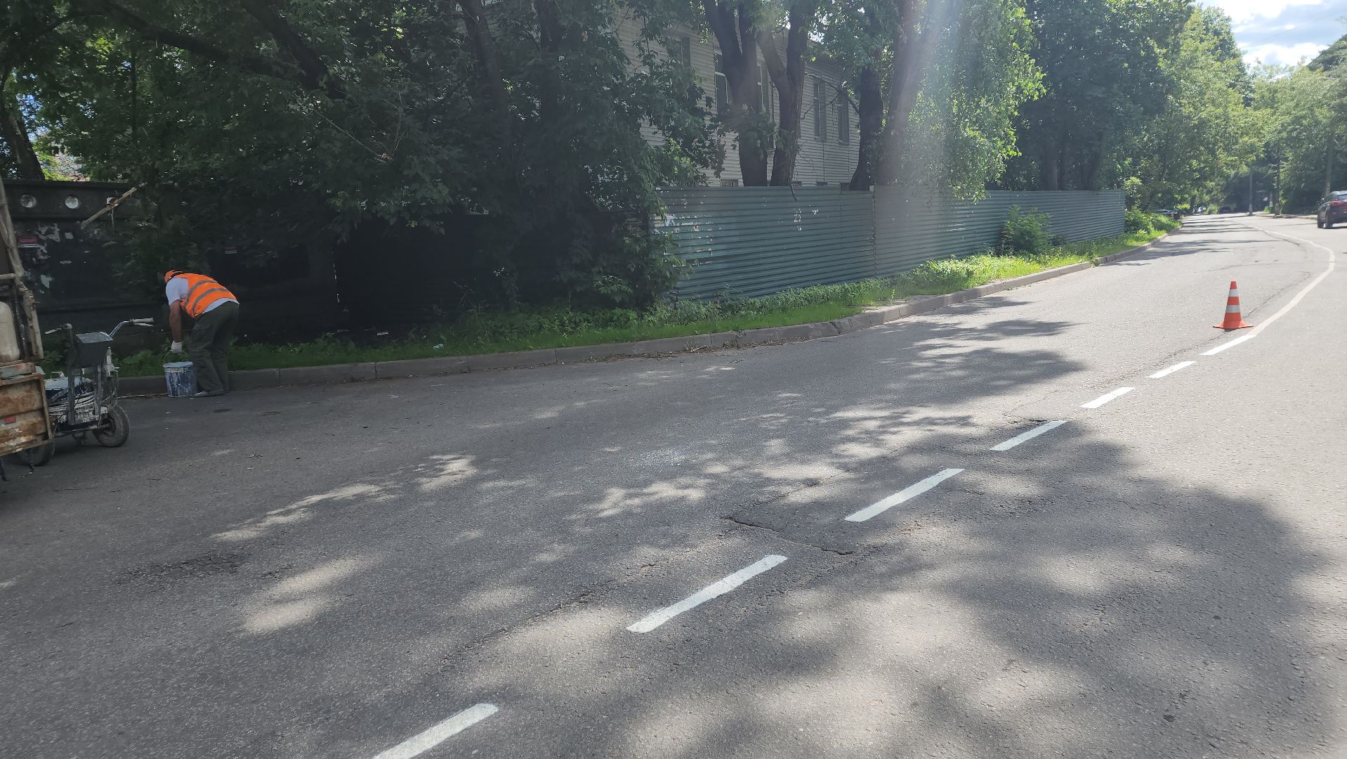 вертикалки, пушкино, дорожная разметка, коммунальная служба, краска, рабочие, нанесение разметки на дорогу,