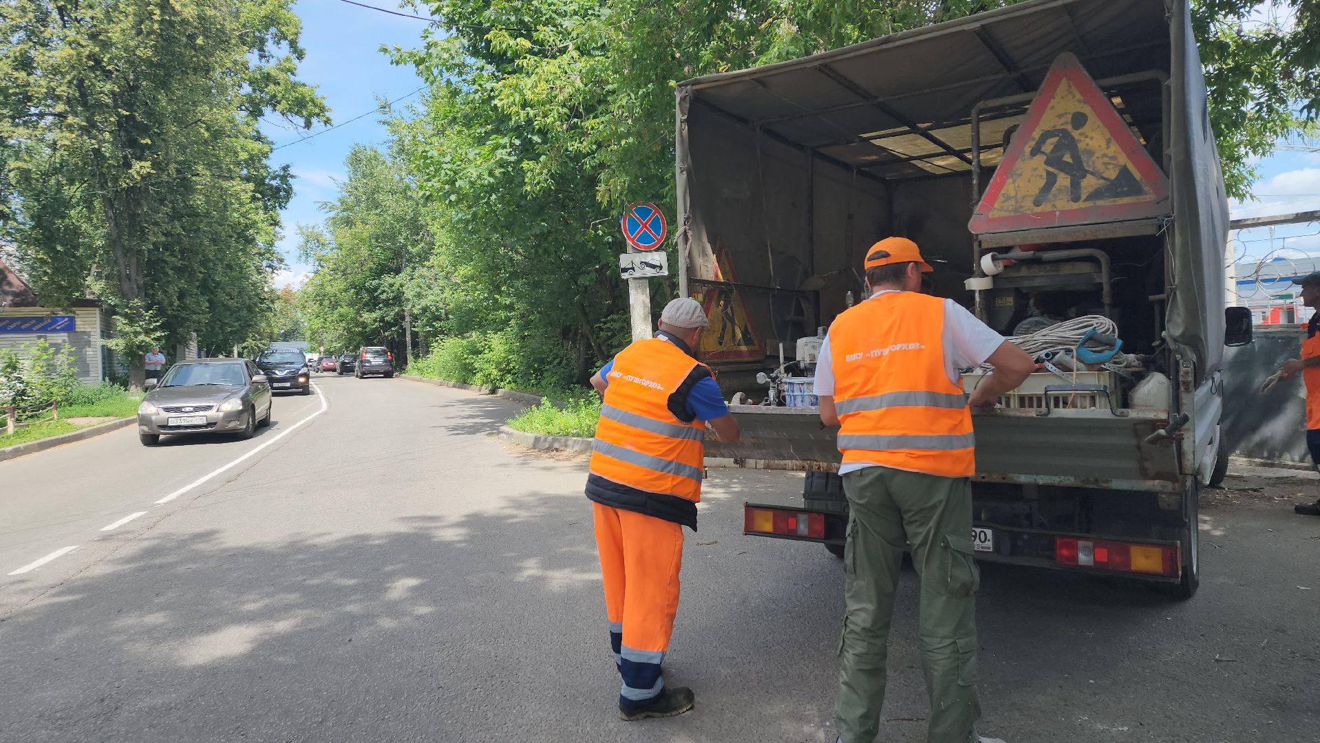 вертикалки, пушкино, дорожная разметка, коммунальная служба, краска, рабочие, нанесение разметки на дорогу,