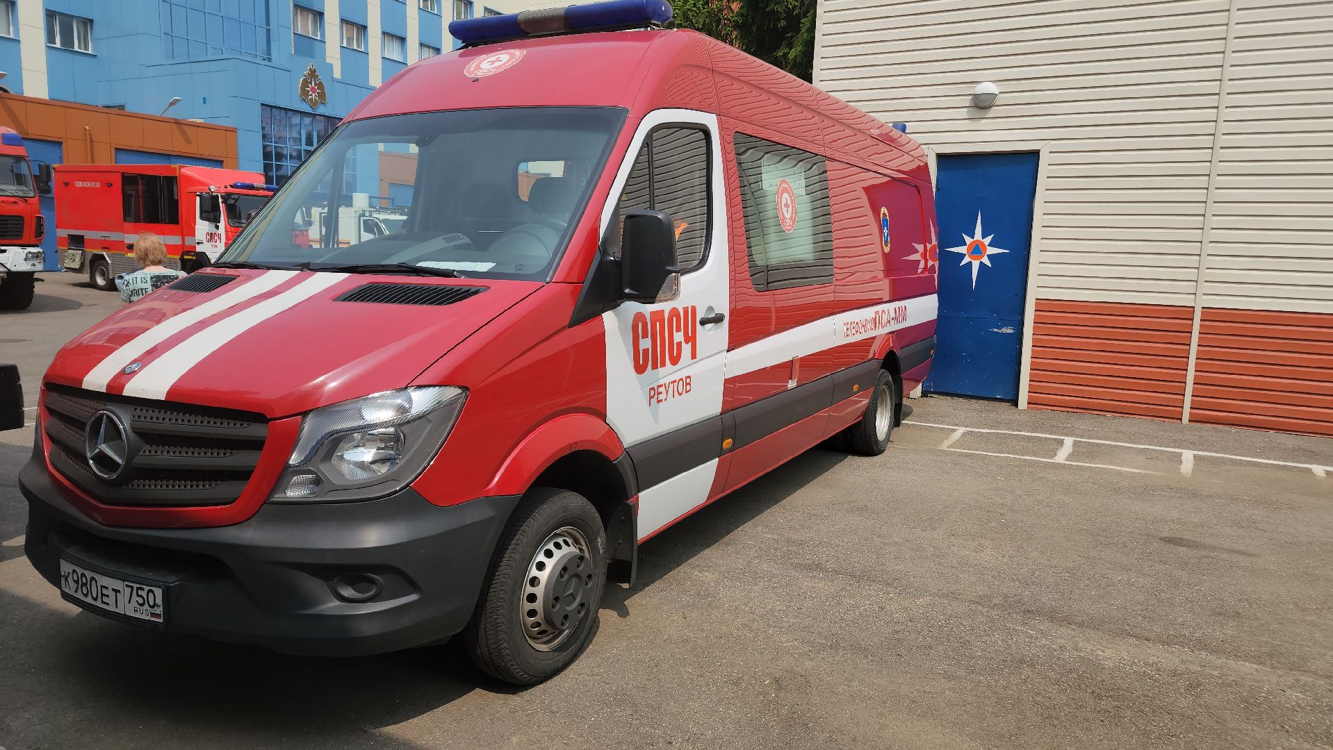 реутов, мчс, скорая помощь, машина, спасение жизни,