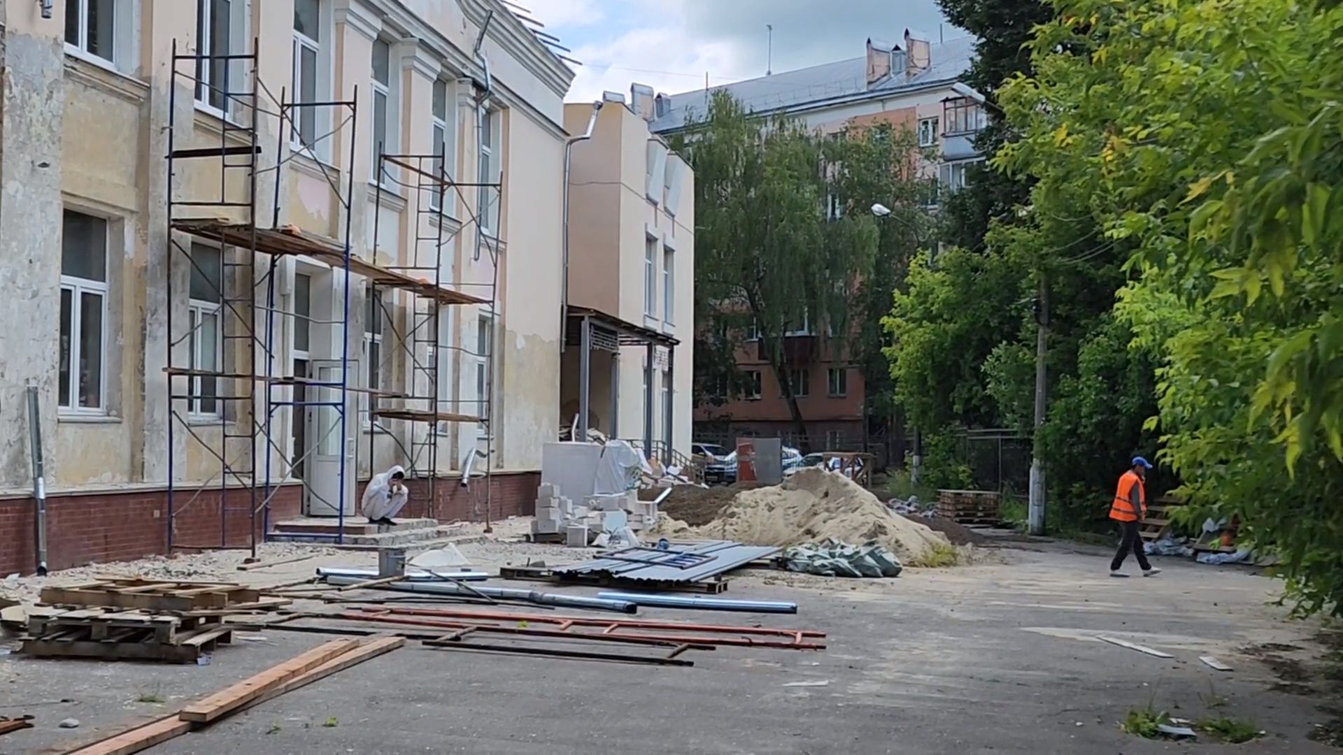 чехов, улица чехова 28, детская школа искусств, капитальный ремонт, реконструкция, обновление, фасадные работы, наружная отделка, внутренние перегородки, инженерные сети, окна и двери, замена кровли, госпрограмма московской области,