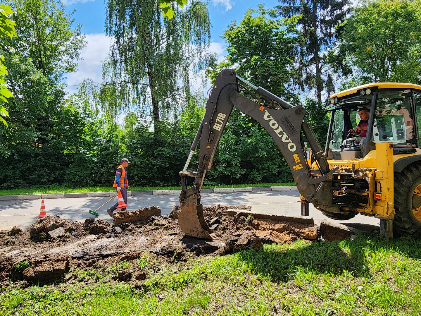 чехов, улица мира, дорожный ремонт , капремонт проезжей части , новые бордюры, автостоянки, парковочные карманы , тротуары, обновление, госпрограмма московской области, развитие дорожной инфраструктуры,