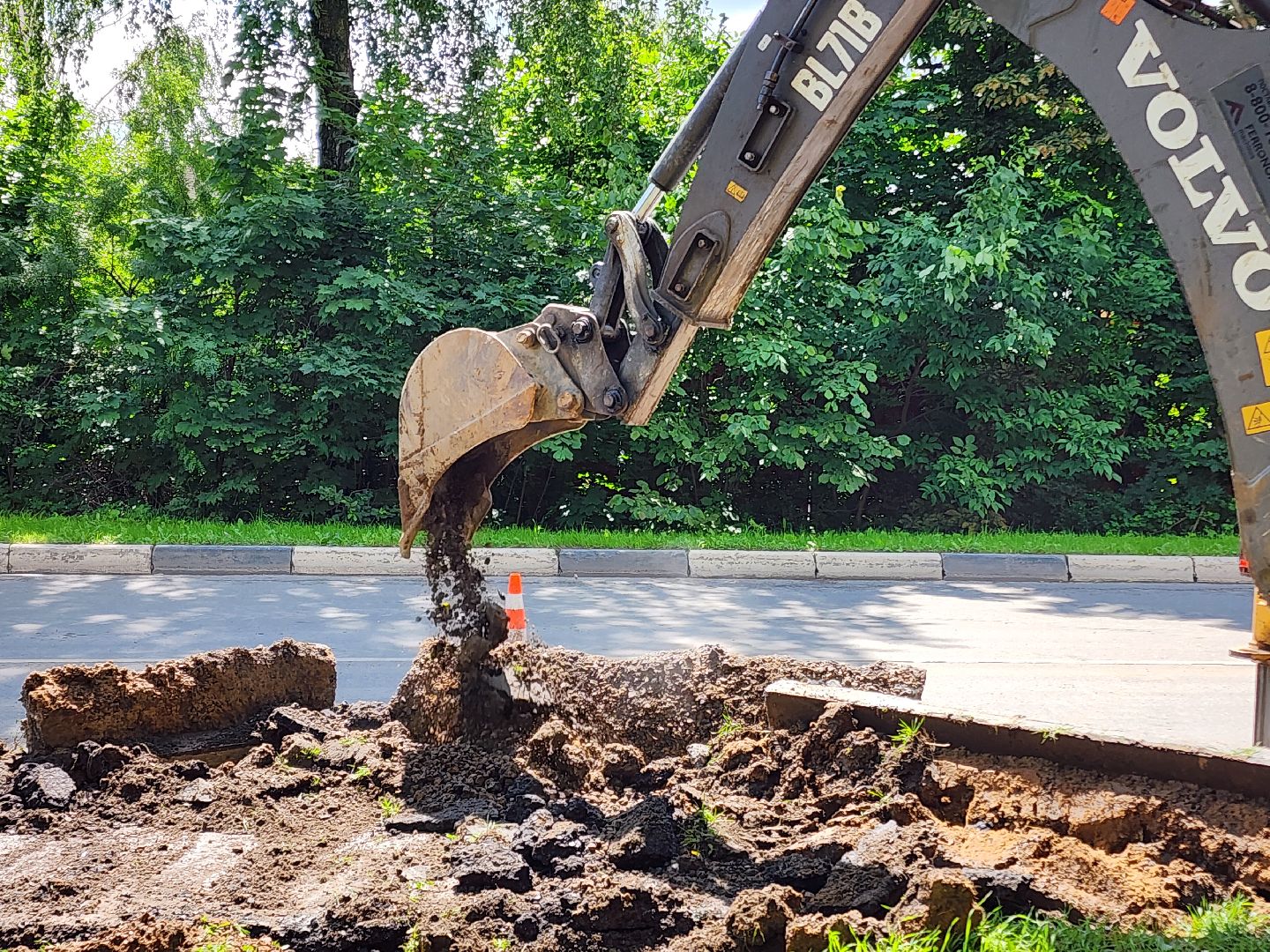 чехов, улица мира, дорожный ремонт , капремонт проезжей части , новые бордюры, автостоянки, парковочные карманы , тротуары, обновление, госпрограмма московской области, развитие дорожной инфраструктуры,