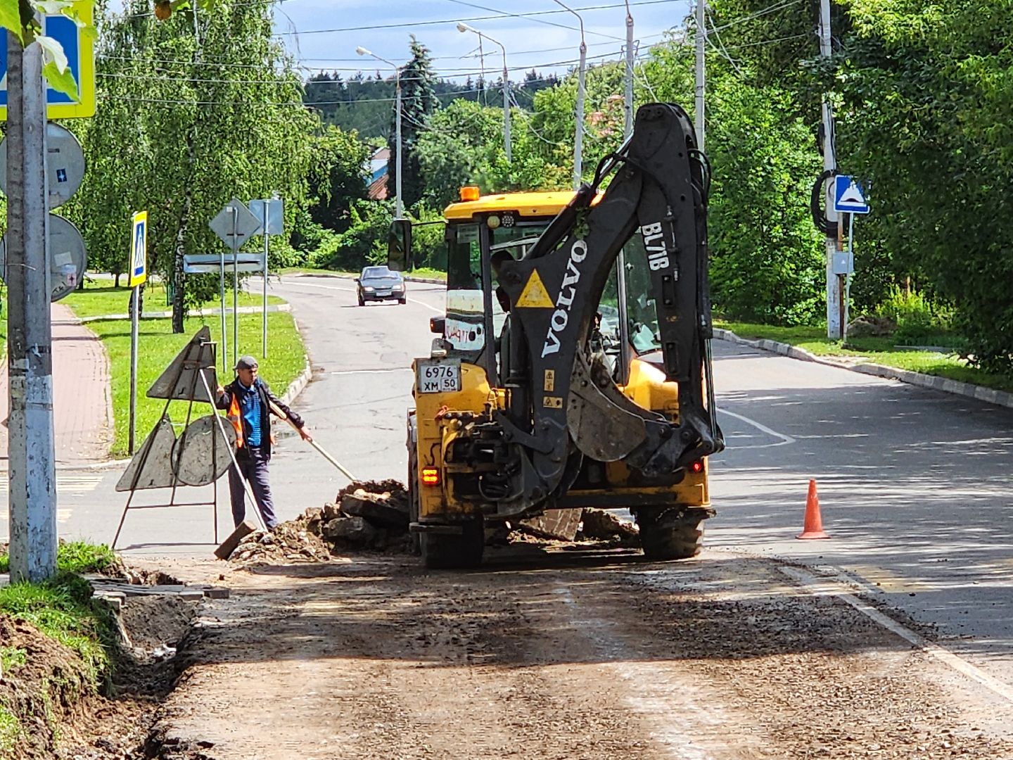 чехов, улица мира, дорожный ремонт , капремонт проезжей части , новые бордюры, автостоянки, парковочные карманы , тротуары, обновление, госпрограмма московской области, развитие дорожной инфраструктуры,