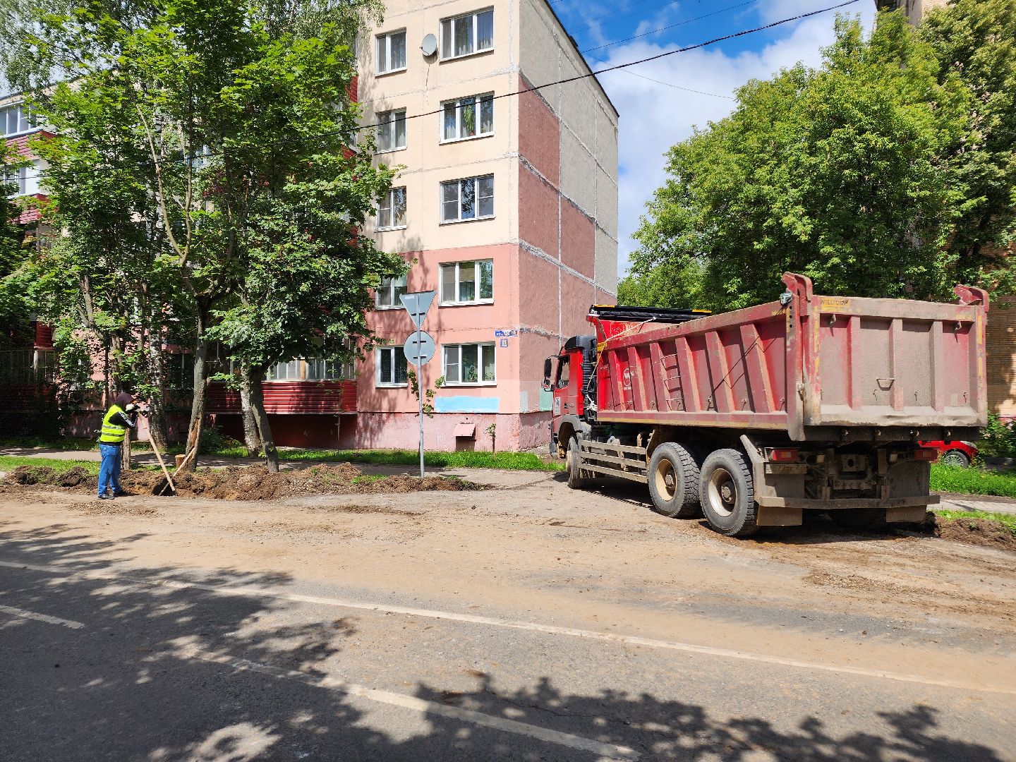 чехов, улица мира, дорожный ремонт , капремонт проезжей части , новые бордюры, автостоянки, парковочные карманы , тротуары, обновление, госпрограмма московской области, развитие дорожной инфраструктуры,