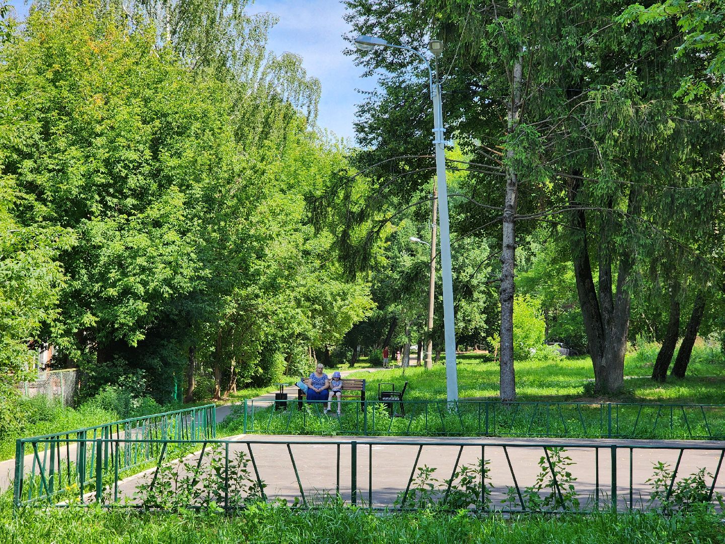 чехов, улица чехова 59, комплексное благоустройство дворов, ремонт проездов, пешеходные дорожки и тропинки, ремонт тротуаров, расширение парковок, скамейки и урны, уличное освещение, спортивная площадка, госпрограмма московской области, формирование комфортной городской среды,