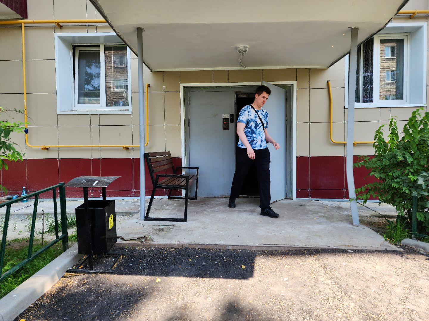 чехов, улица чехова 59, комплексное благоустройство дворов, ремонт проездов, пешеходные дорожки и тропинки, ремонт тротуаров, расширение парковок, скамейки и урны, уличное освещение, спортивная площадка, госпрограмма московской области, формирование комфортной городской среды,