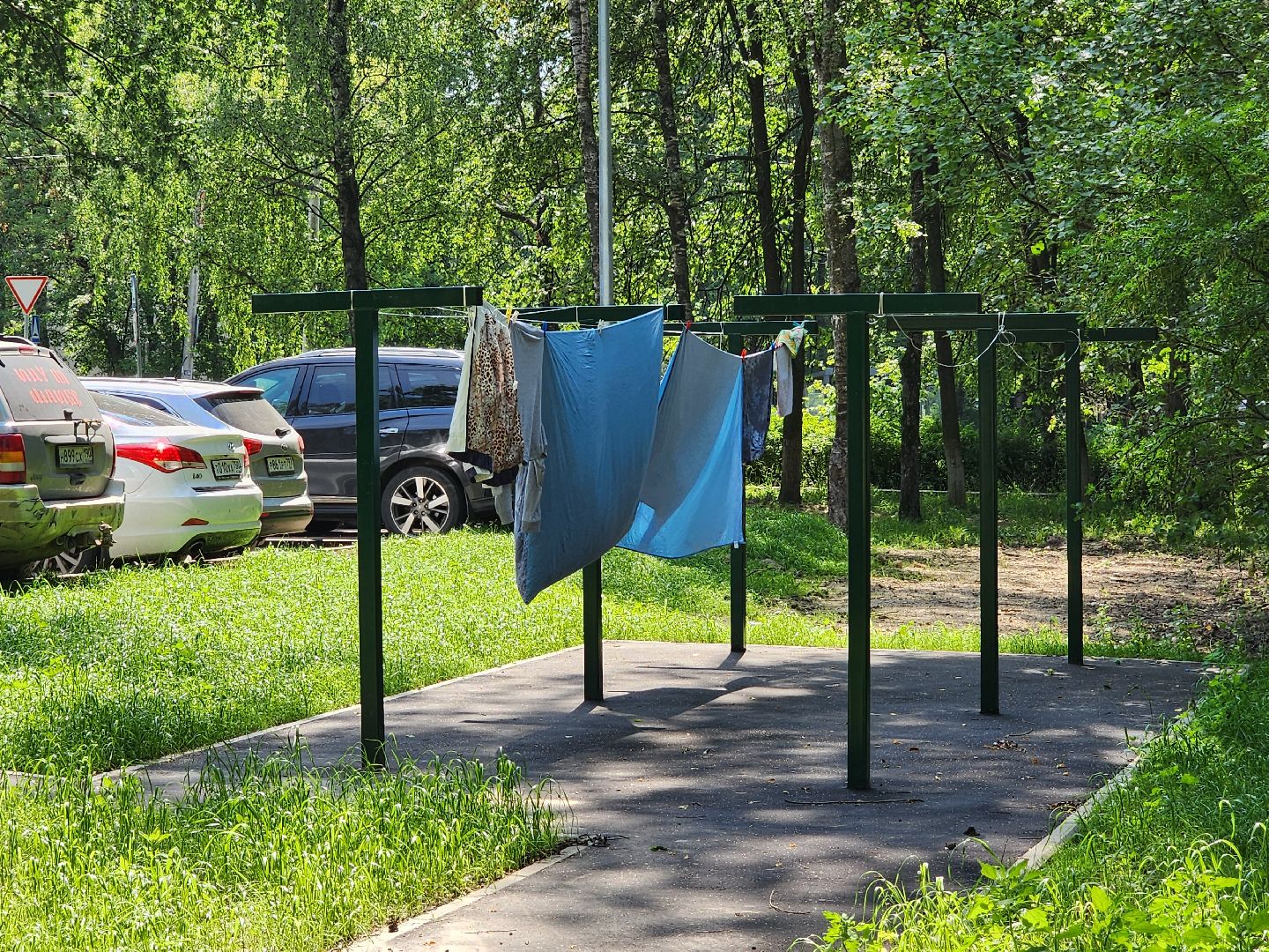 чехов, улица чехова 59, комплексное благоустройство дворов, ремонт проездов, пешеходные дорожки и тропинки, ремонт тротуаров, расширение парковок, скамейки и урны, уличное освещение, спортивная площадка, госпрограмма московской области, формирование комфортной городской среды,