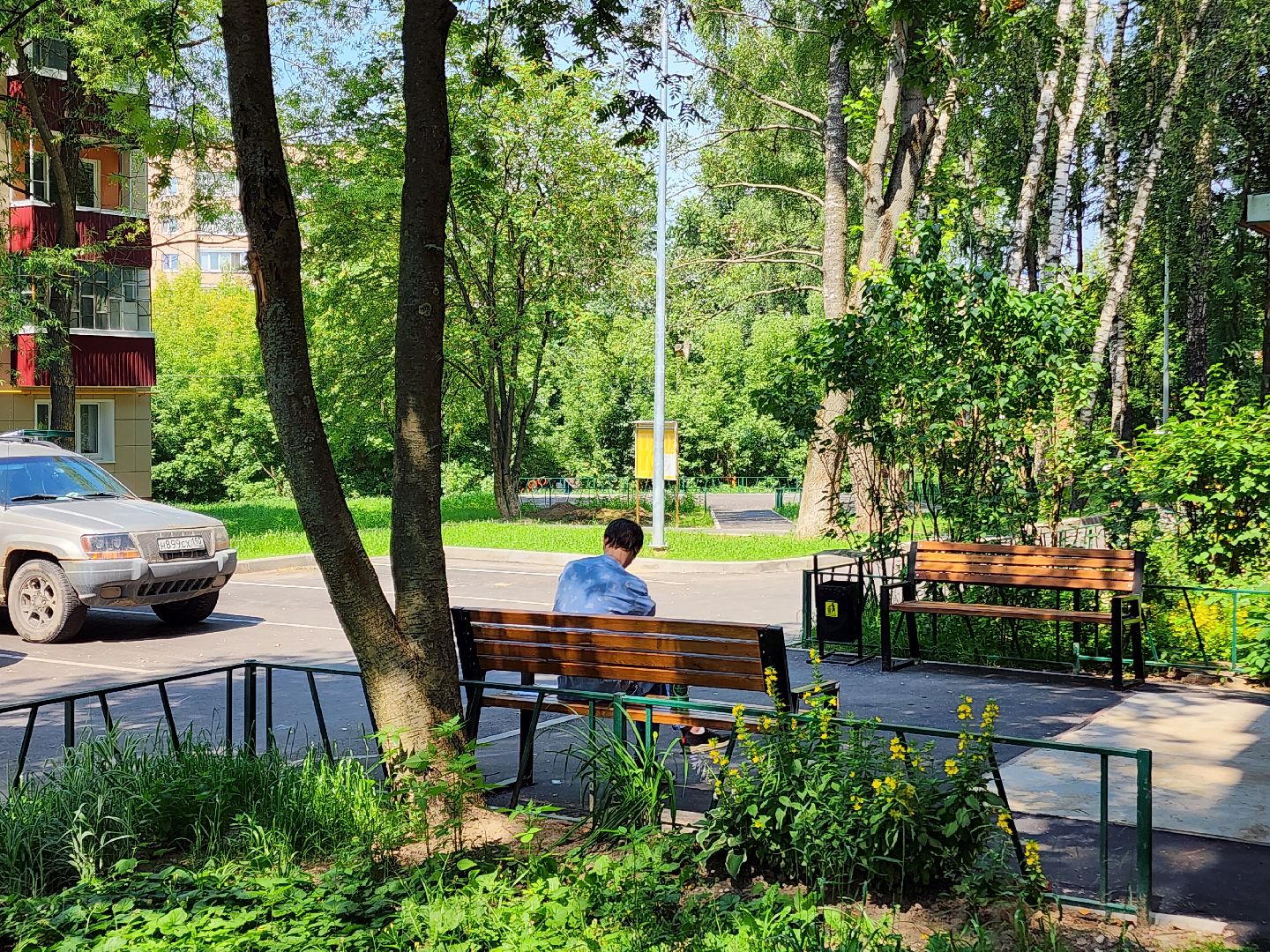 чехов, улица чехова 59, комплексное благоустройство дворов, ремонт проездов, пешеходные дорожки и тропинки, ремонт тротуаров, расширение парковок, скамейки и урны, уличное освещение, спортивная площадка, госпрограмма московской области, формирование комфортной городской среды,