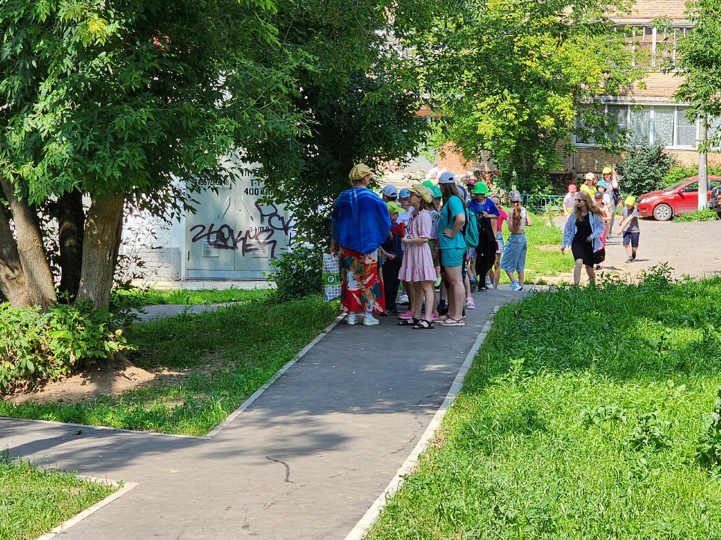 чехов, улица чехова 59, комплексное благоустройство дворов, ремонт проездов, пешеходные дорожки и тропинки, ремонт тротуаров, расширение парковок, скамейки и урны, уличное освещение, спортивная площадка, госпрограмма московской области, формирование комфортной городской среды,