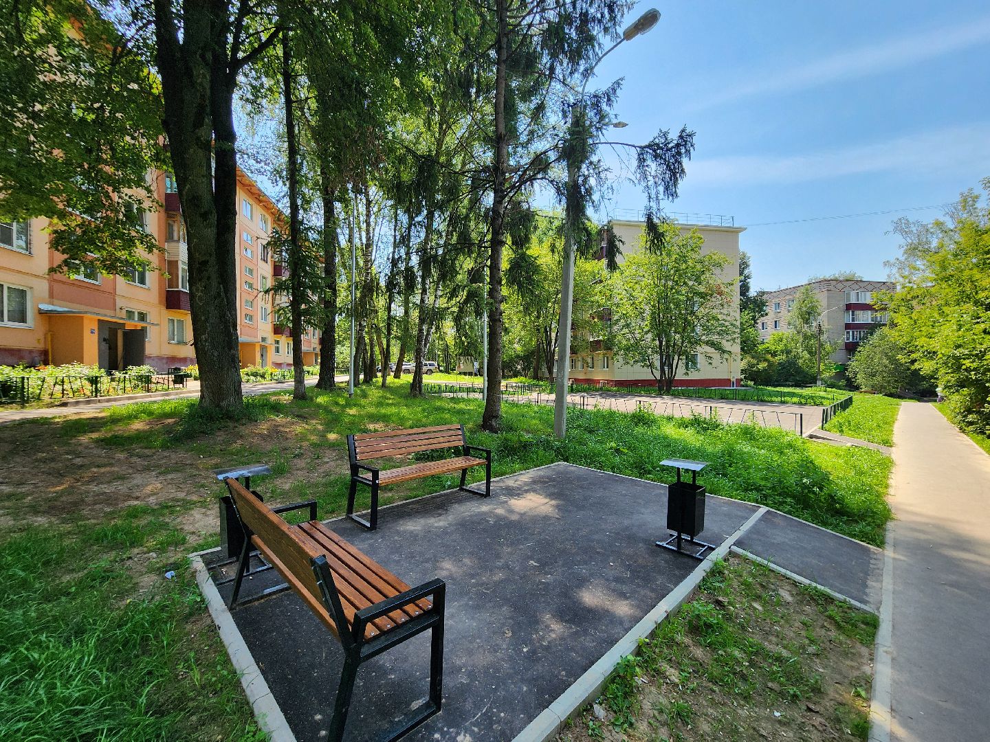 чехов, улица чехова 59, комплексное благоустройство дворов, ремонт проездов, пешеходные дорожки и тропинки, ремонт тротуаров, расширение парковок, скамейки и урны, уличное освещение, спортивная площадка, госпрограмма московской области, формирование комфортной городской среды,