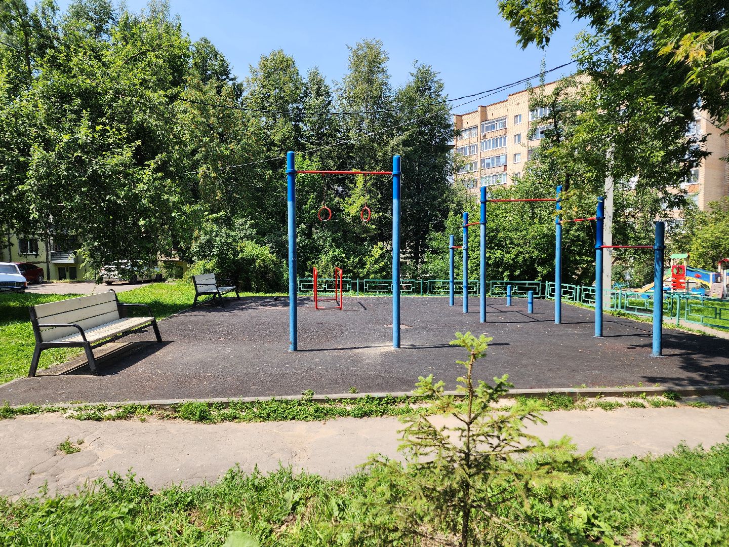 чехов, улица чехова 59, комплексное благоустройство дворов, ремонт проездов, пешеходные дорожки и тропинки, ремонт тротуаров, расширение парковок, скамейки и урны, уличное освещение, спортивная площадка, госпрограмма московской области, формирование комфортной городской среды,