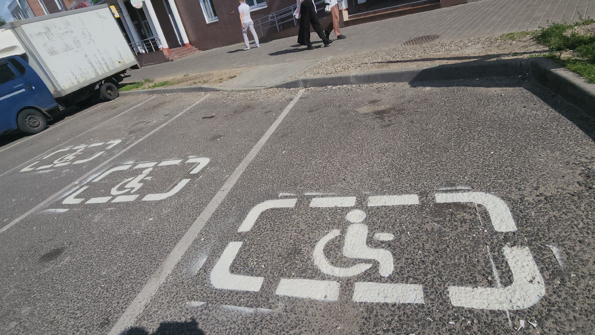вертикалки, пушкино, парковка для инвалидов, разметка на парковке, краска, коммунальная служба, транспорт, дороги,