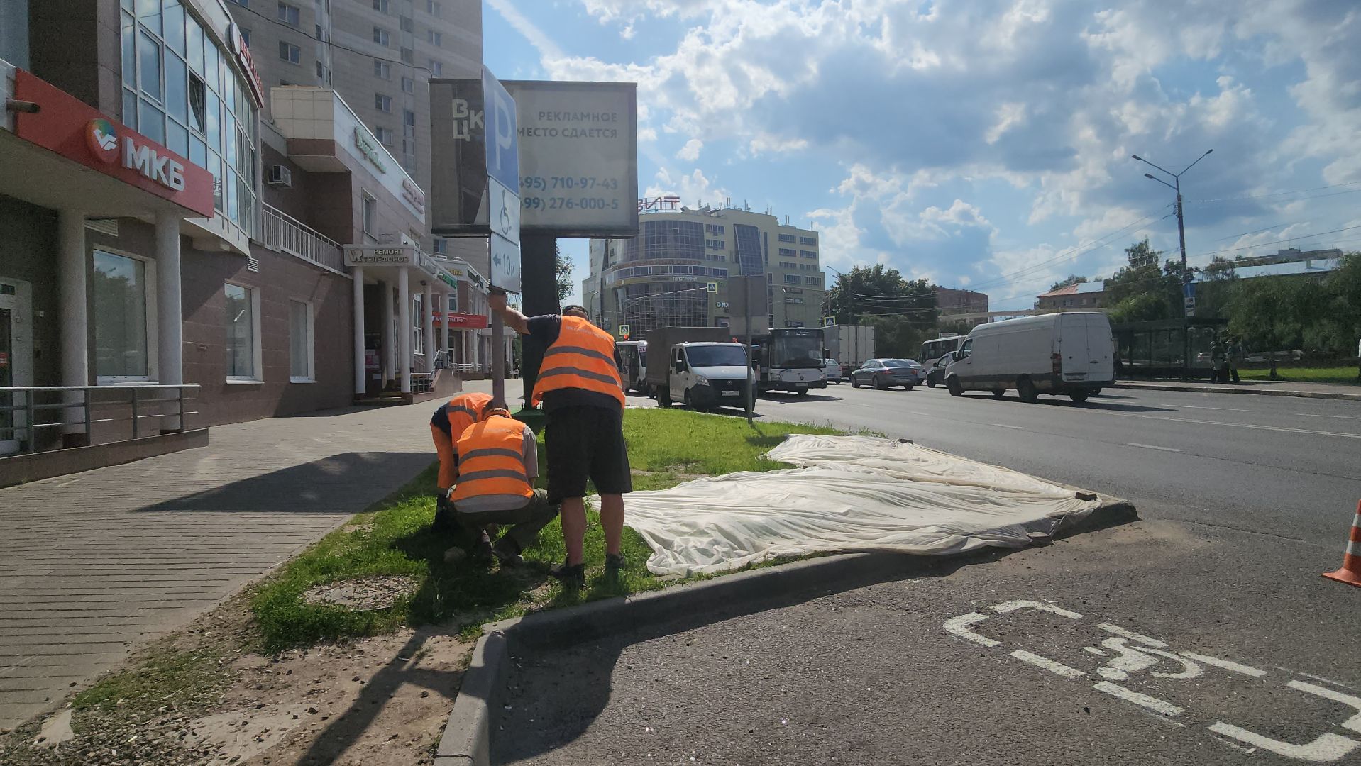 вертикалки, пушкино, парковка для инвалидов, разметка на парковке, краска, коммунальная служба, транспорт, дороги,