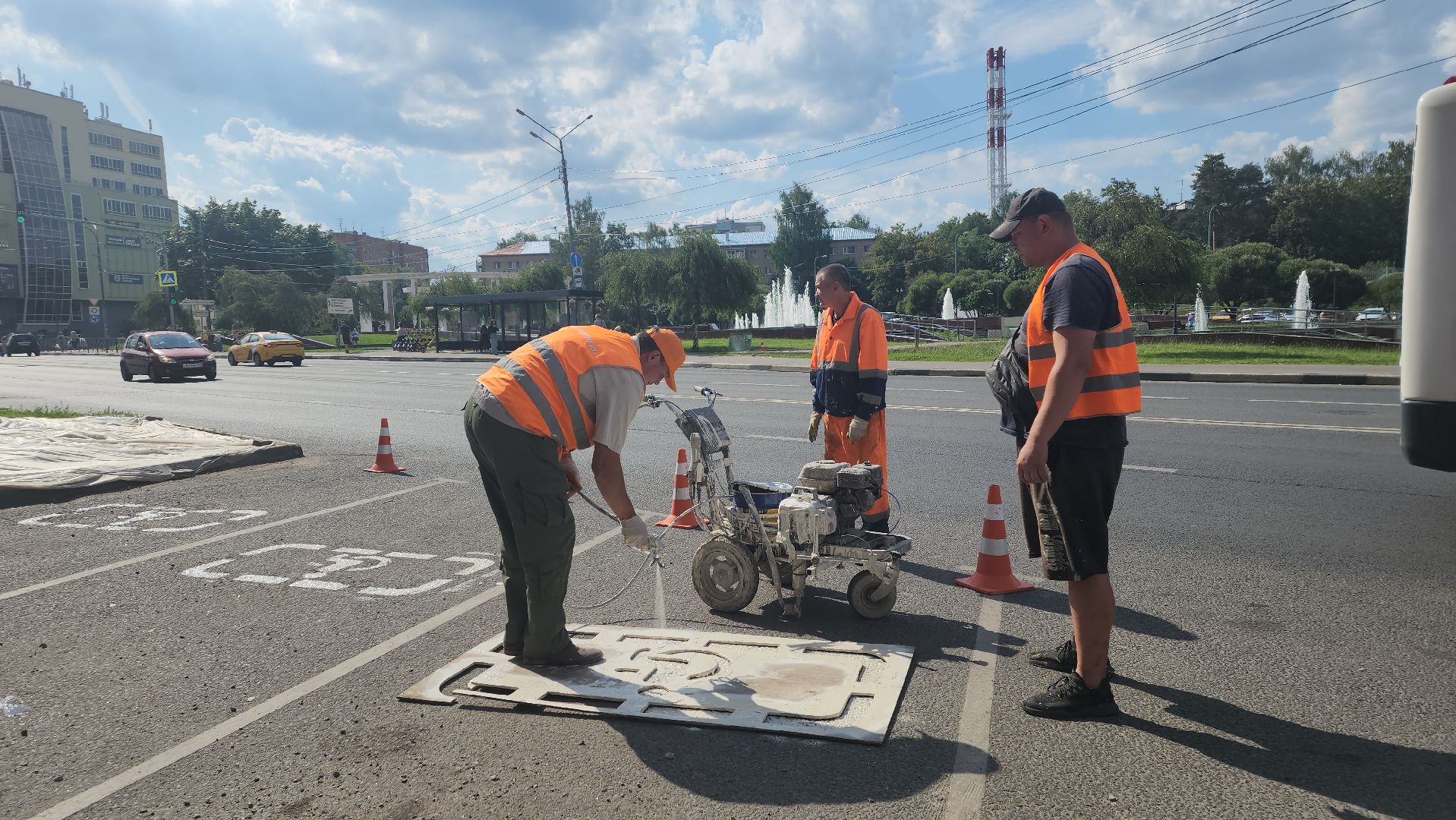 вертикалки, пушкино, парковка для инвалидов, разметка на парковке, краска, коммунальная служба, транспорт, дороги,