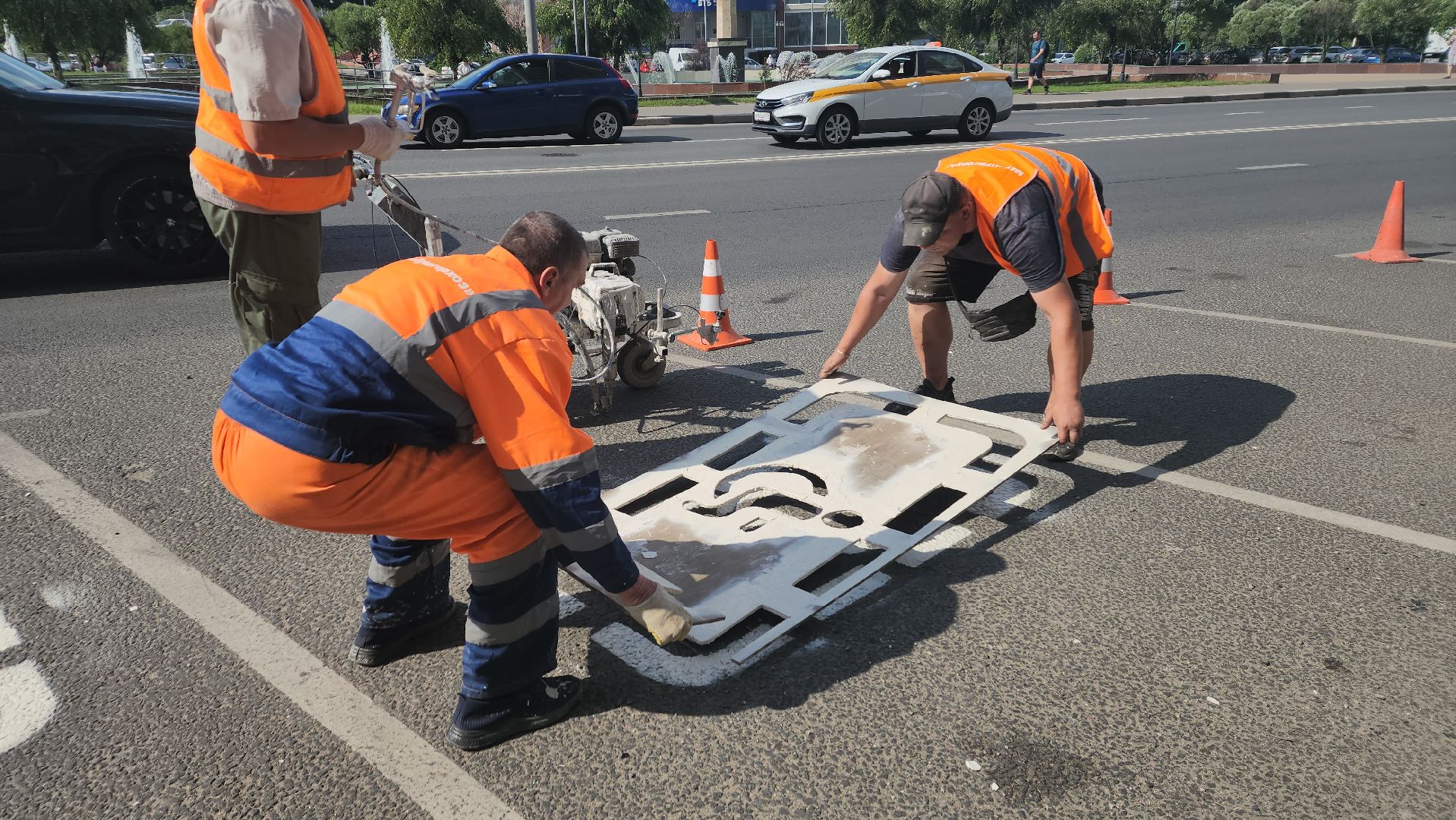 вертикалки, пушкино, парковка для инвалидов, разметка на парковке, краска, коммунальная служба, транспорт, дороги,
