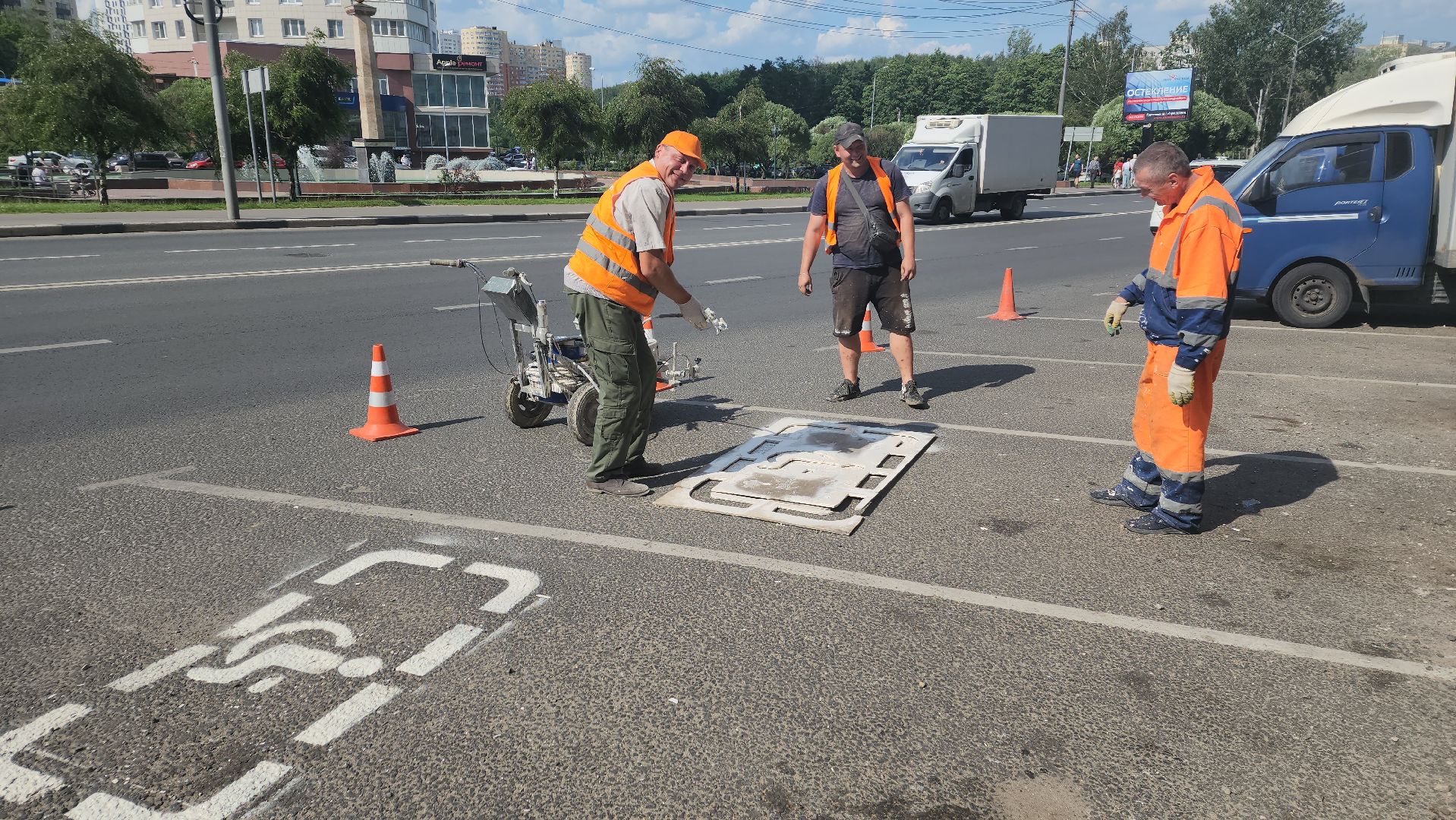 вертикалки, пушкино, парковка для инвалидов, разметка на парковке, краска, коммунальная служба, транспорт, дороги,