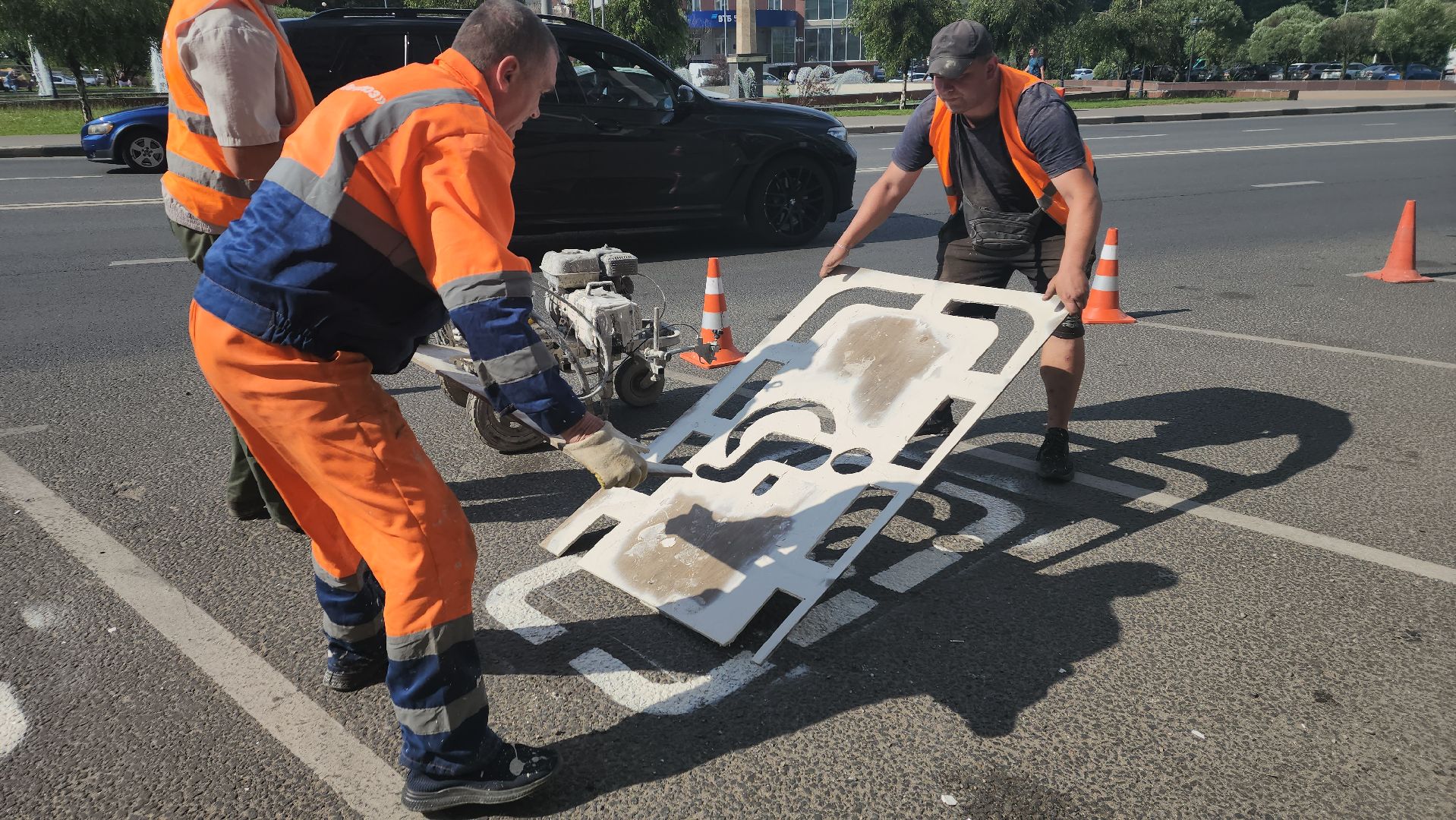 вертикалки, пушкино, парковка для инвалидов, разметка на парковке, краска, коммунальная служба, транспорт, дороги,