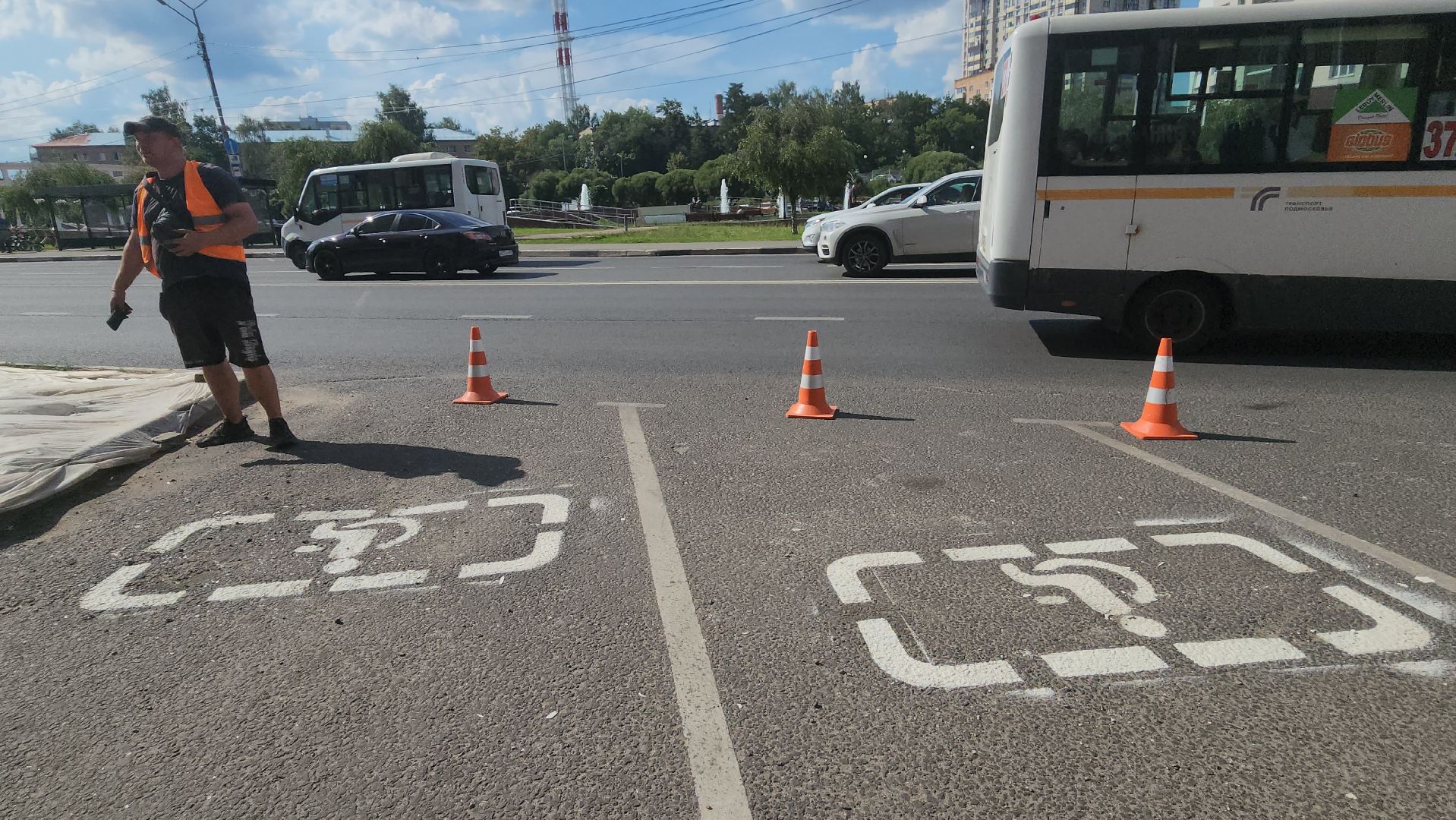 вертикалки, пушкино, парковка для инвалидов, разметка на парковке, краска, коммунальная служба, транспорт, дороги,