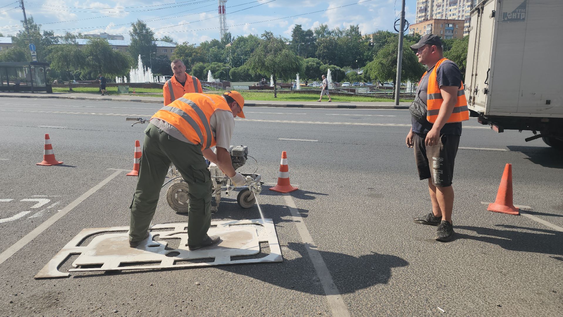 вертикалки, пушкино, парковка для инвалидов, разметка на парковке, краска, коммунальная служба, транспорт, дороги,
