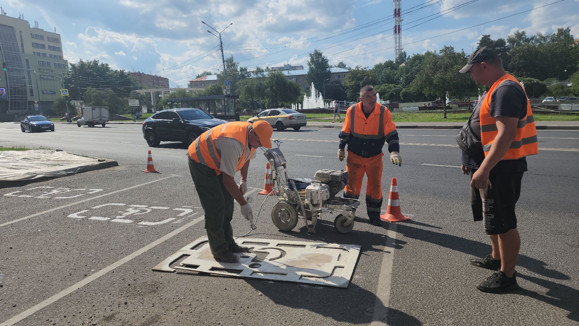 вертикалки, пушкино, парковка для инвалидов, разметка на парковке, краска, коммунальная служба, транспорт, дороги,