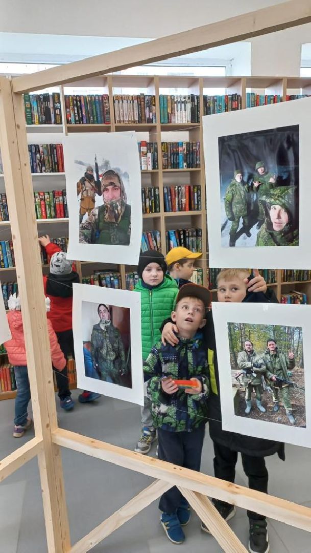 Шатура, маршал Борзова, Центральная Библиотека. День Победы. возложение цветов.