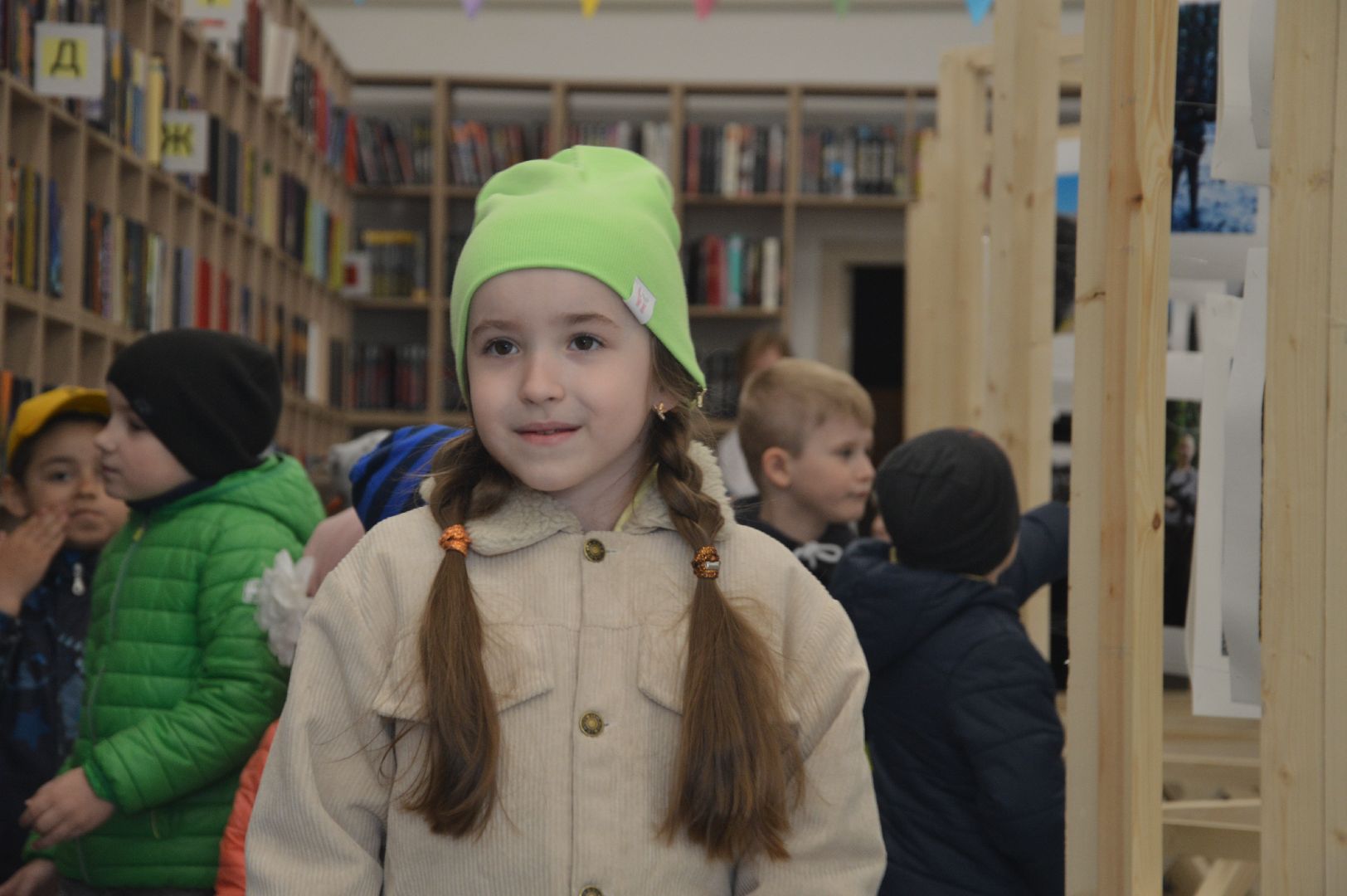 Шатура, маршал Борзова, Центральная Библиотека. День Победы. возложение цветов.