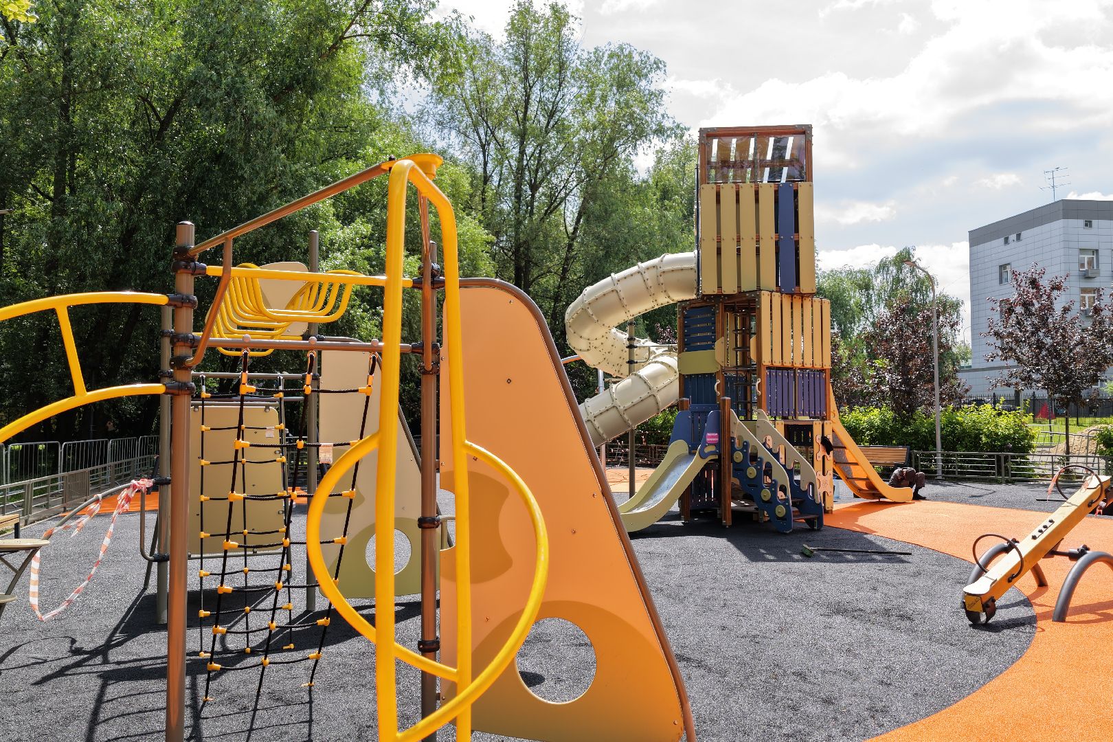 видео с коптера, парк фабричный пруд реутов, благоустройство реутов, игровая зона в парке ,