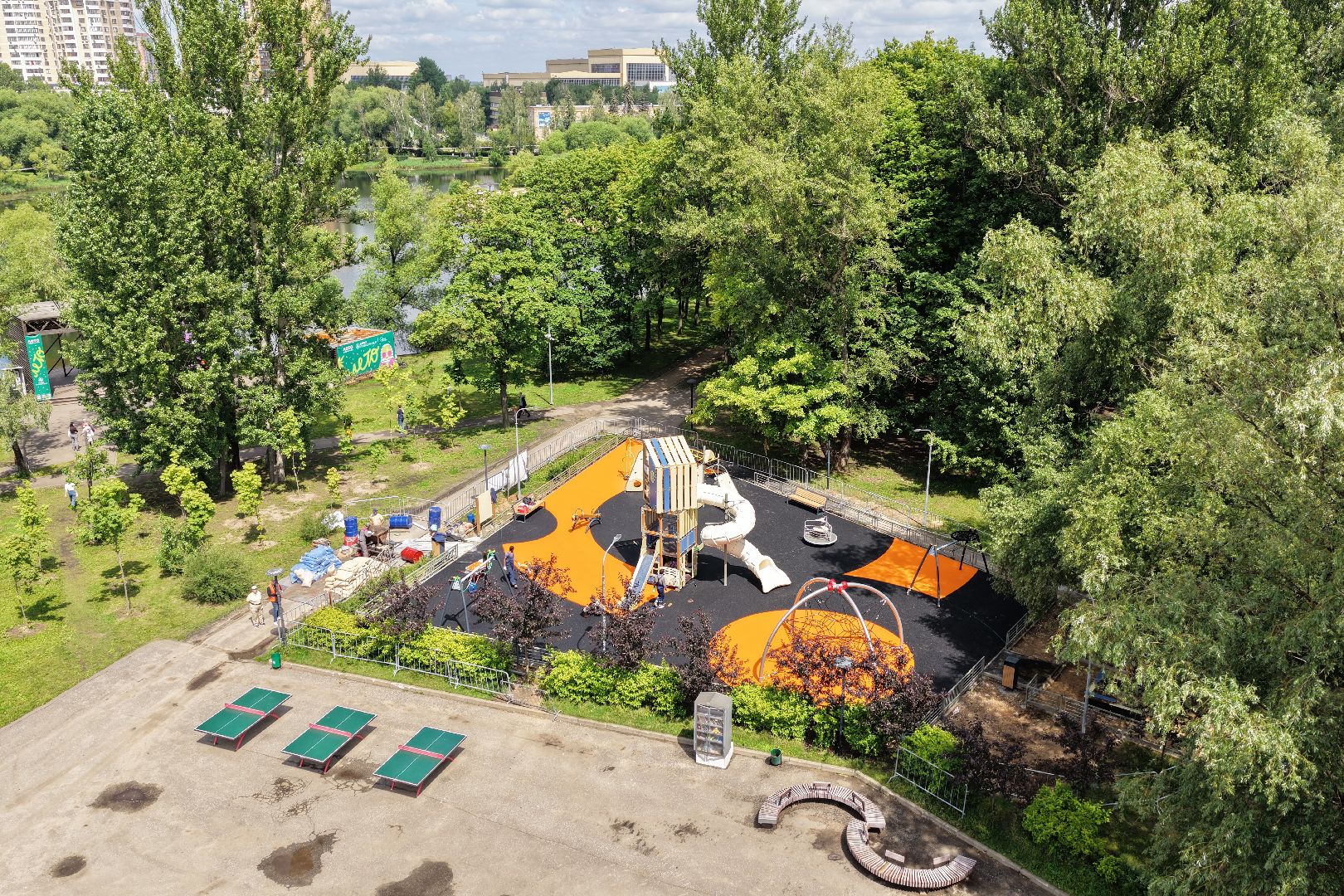 видео с коптера, парк фабричный пруд реутов, благоустройство реутов, игровая зона в парке ,