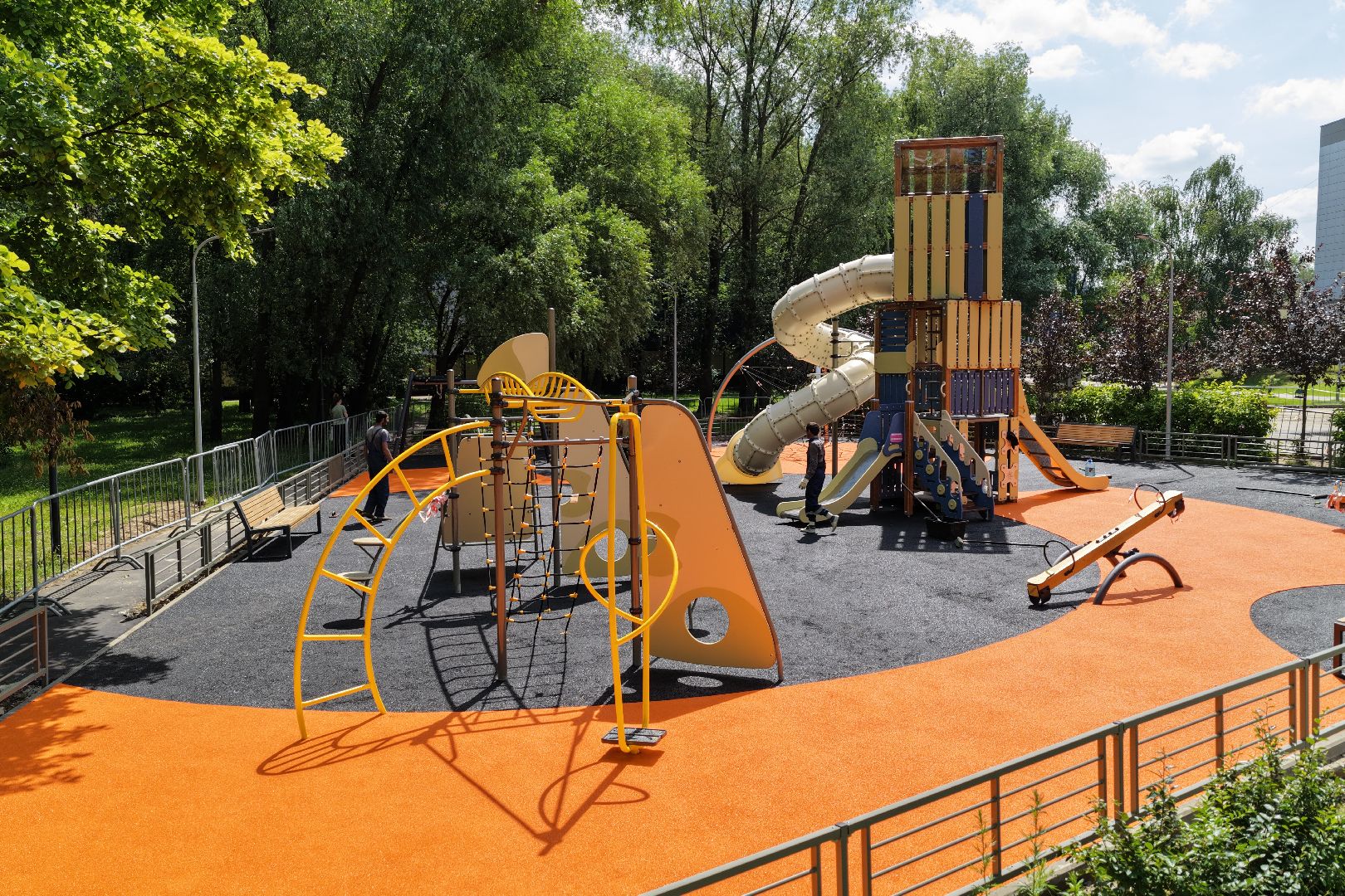 видео с коптера, парк фабричный пруд реутов, благоустройство реутов, игровая зона в парке ,