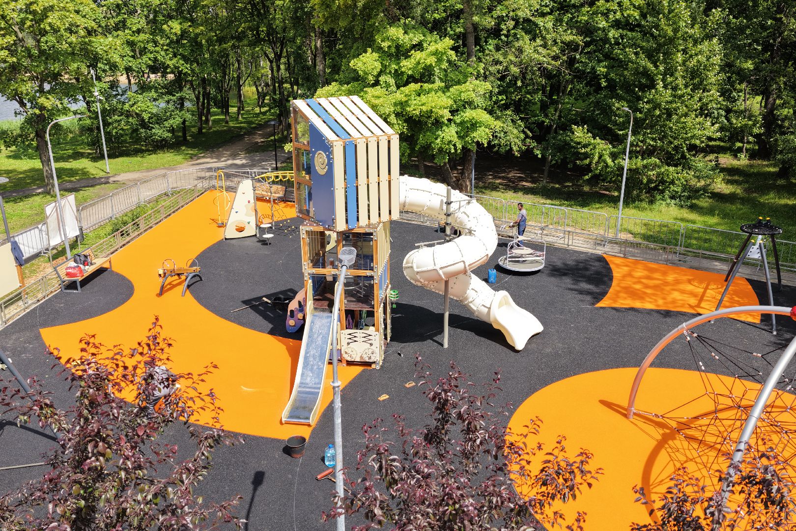 видео с коптера, парк фабричный пруд реутов, благоустройство реутов, игровая зона в парке ,