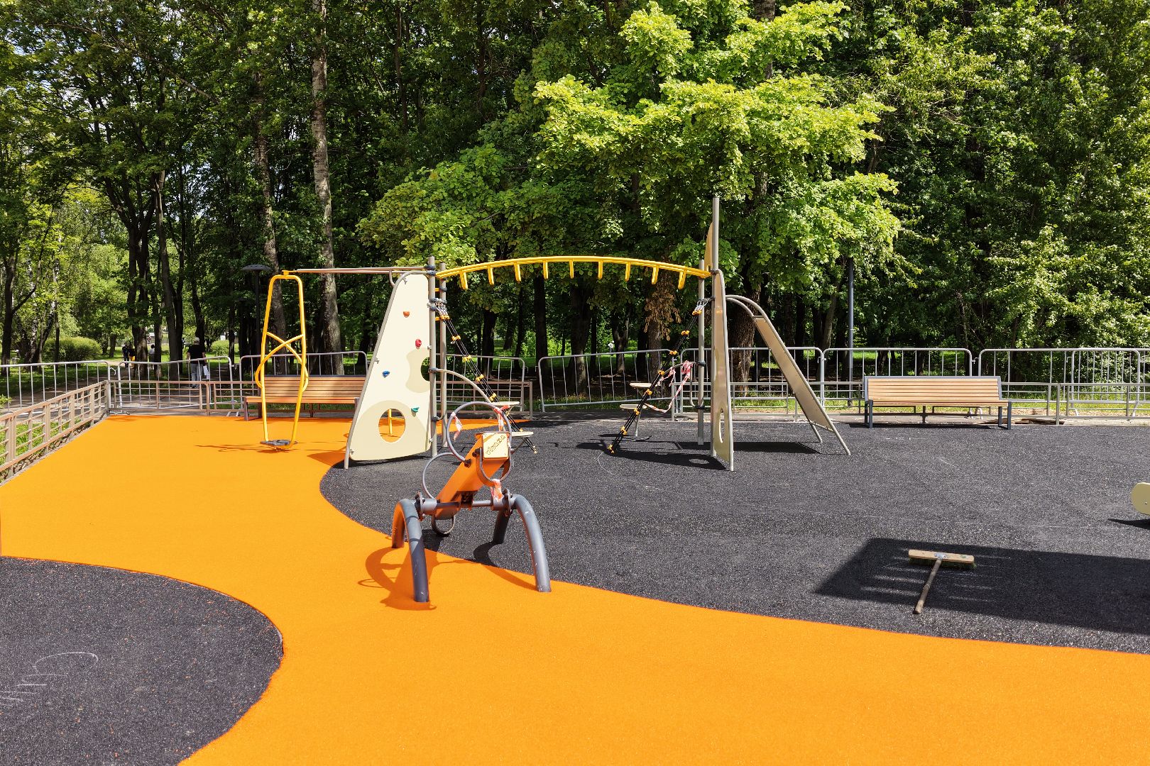 видео с коптера, парк фабричный пруд реутов, благоустройство реутов, игровая зона в парке ,