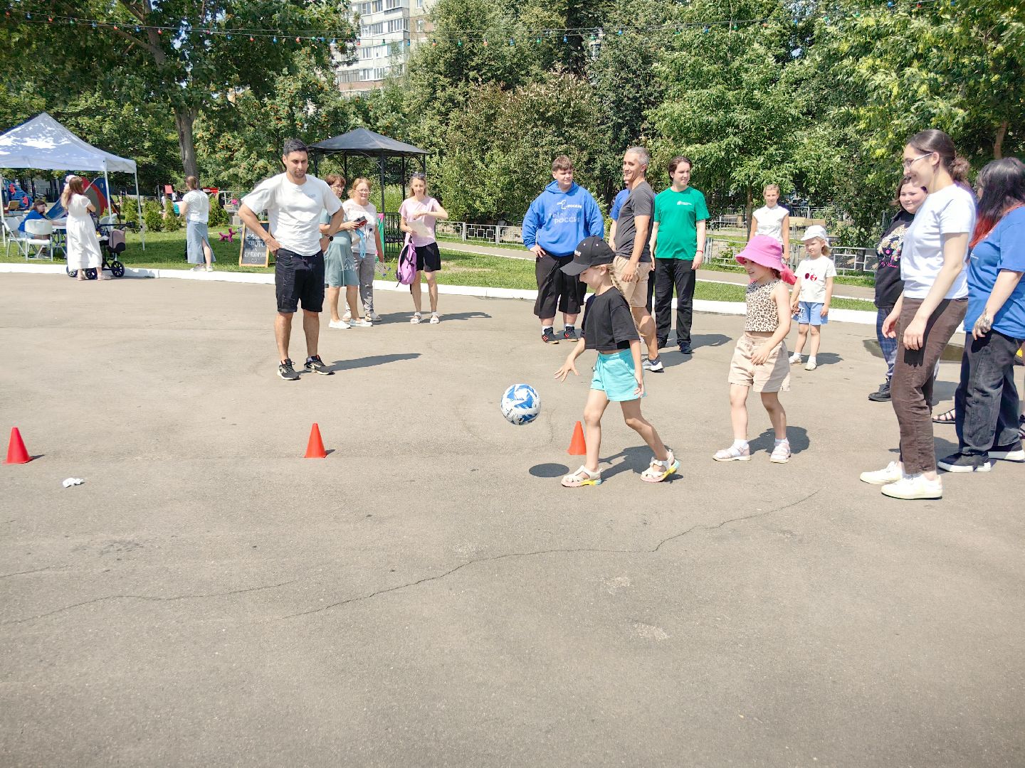 состязания, парк, квест, рисунки, мелки, семья,