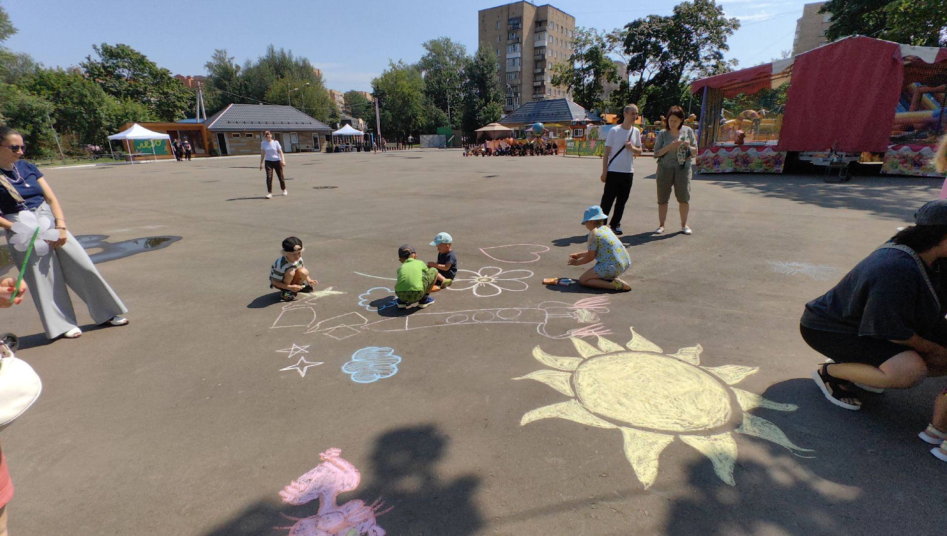 состязания, парк, квест, рисунки, мелки, семья,