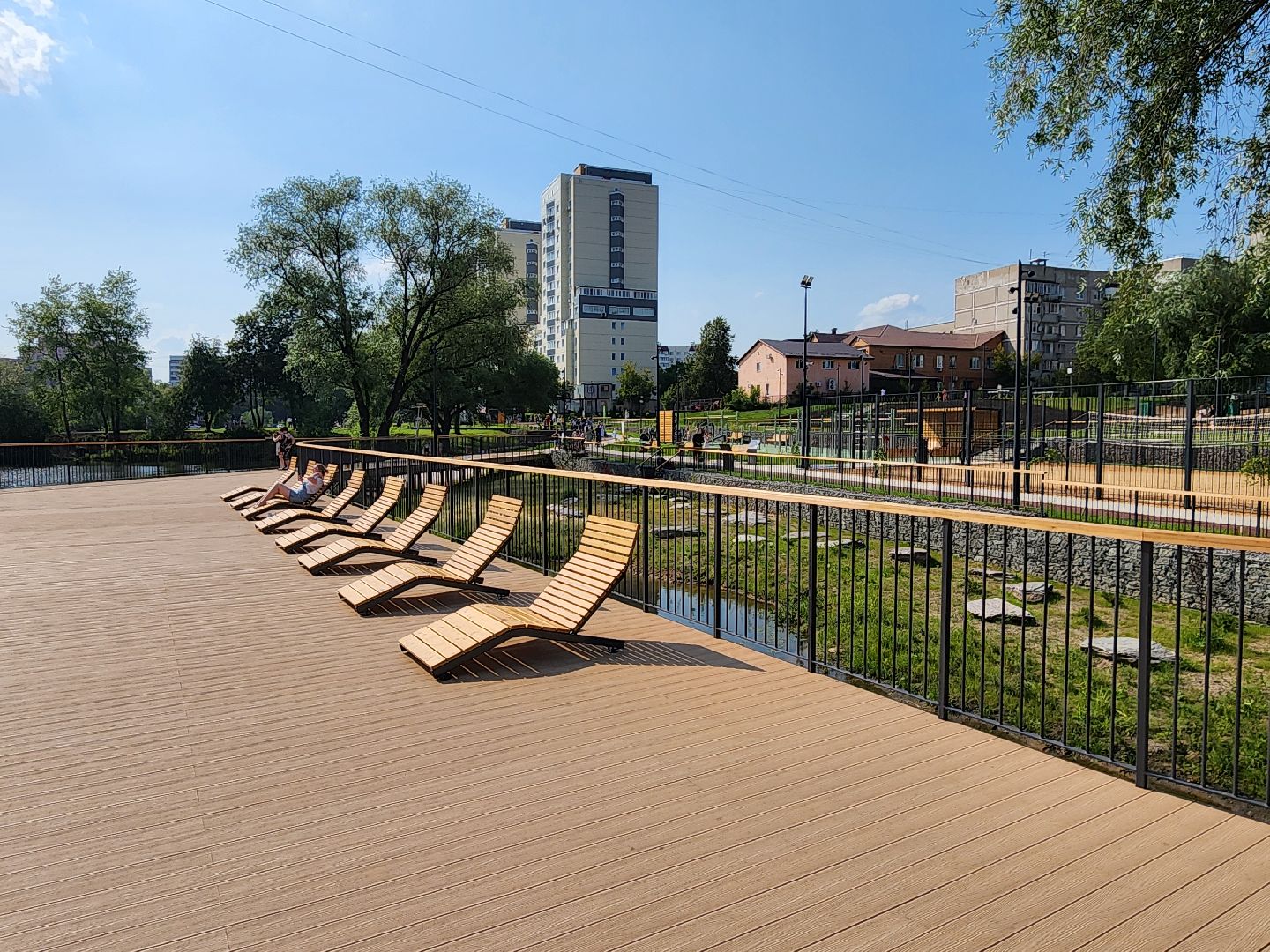 чехов, улица береговая, набережная реки теребенка, день любви семьи и верности, праздник, благоустройство, реконструкция, глава округа михаил собакин, обновление набережной, пешеходные дорожки, детские и спортивные площадки, озеленение, зоны отдыха, госпрограмма московской области, формирование комфортной городской среды,праздничная программа, торжественное открытие,