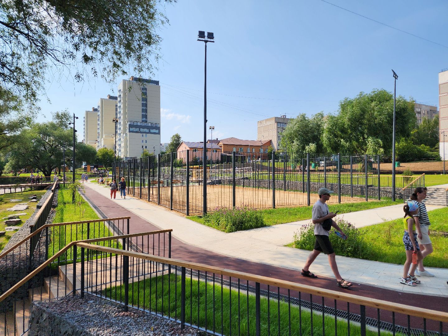 чехов, улица береговая, набережная реки теребенка, день любви семьи и верности, праздник, благоустройство, реконструкция, глава округа михаил собакин, обновление набережной, пешеходные дорожки, детские и спортивные площадки, озеленение, зоны отдыха, госпрограмма московской области, формирование комфортной городской среды,праздничная программа, торжественное открытие,