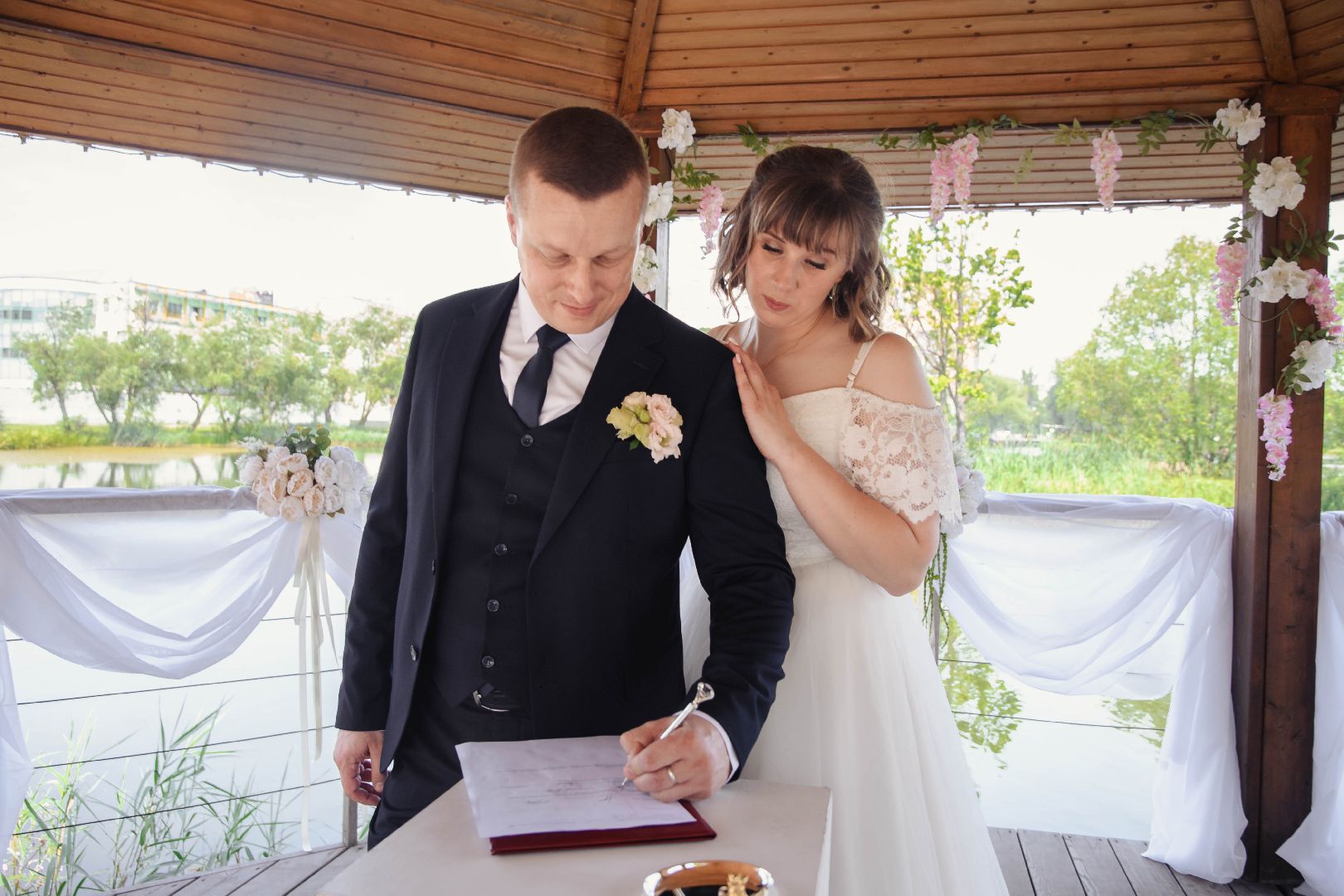 Реутов, парк, выездная свадьба, свадьба на пруду,