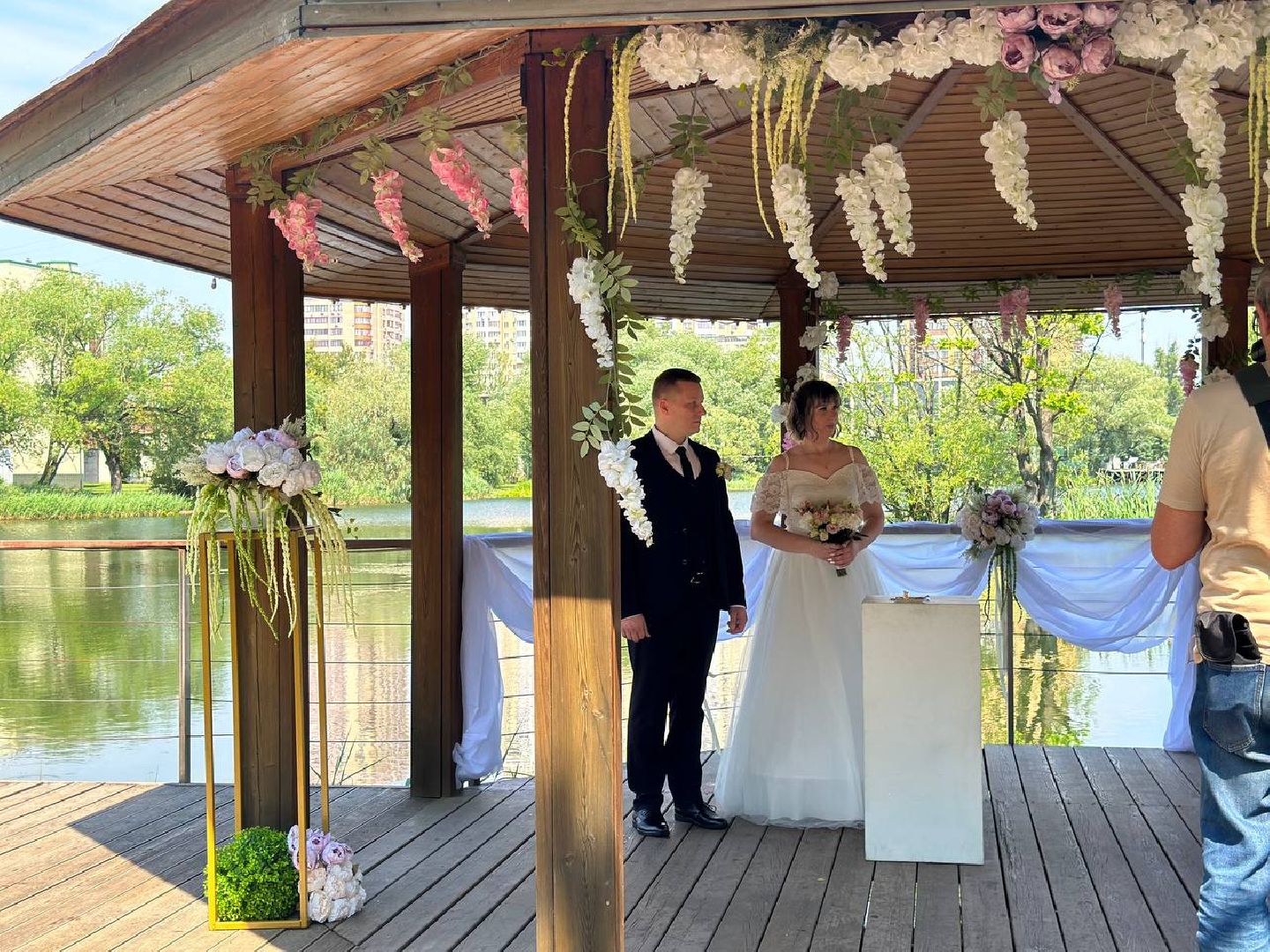 Реутов, парк, выездная свадьба, свадьба на пруду,