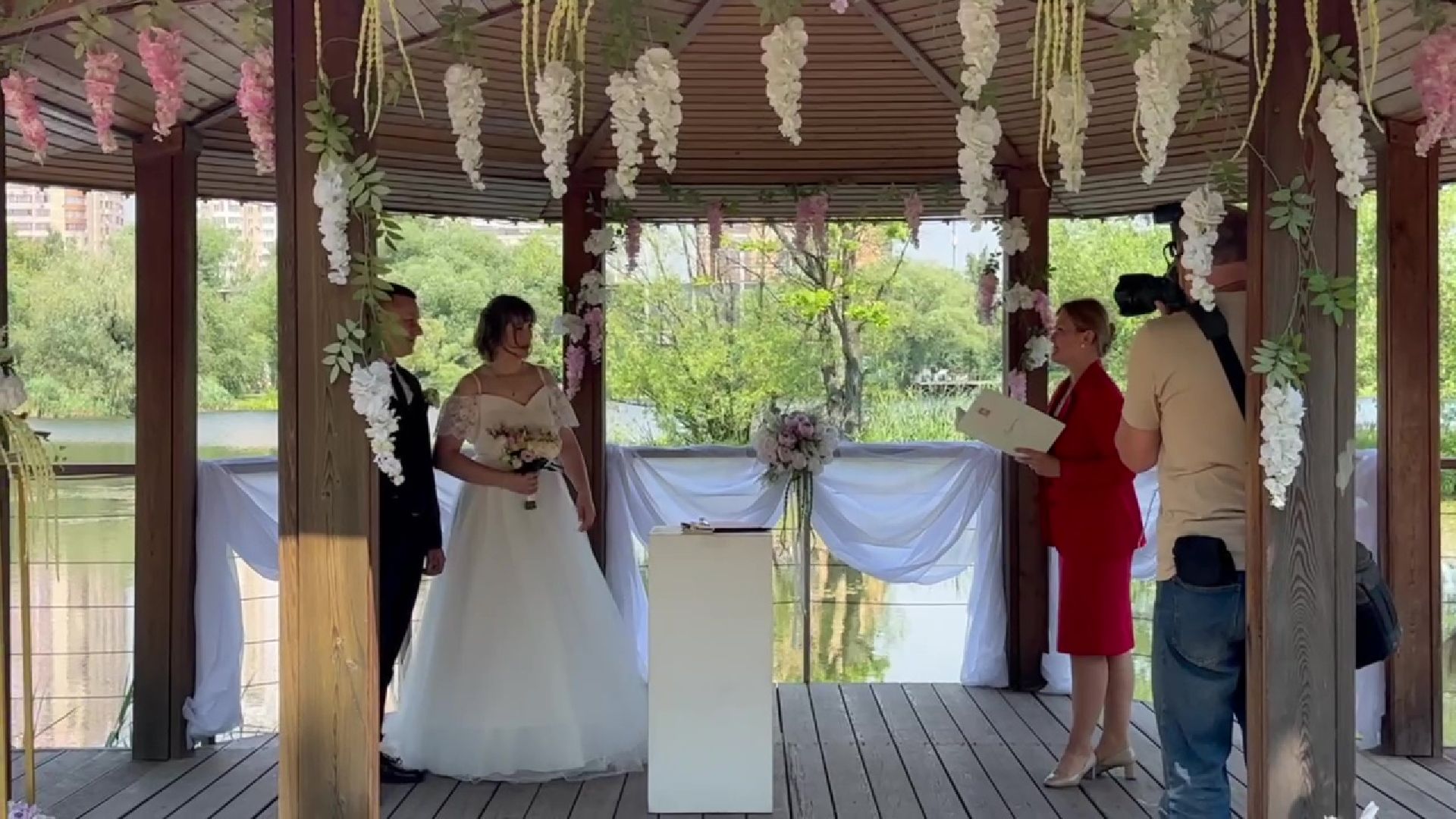 Реутов, парк, выездная свадьба, свадьба на пруду,