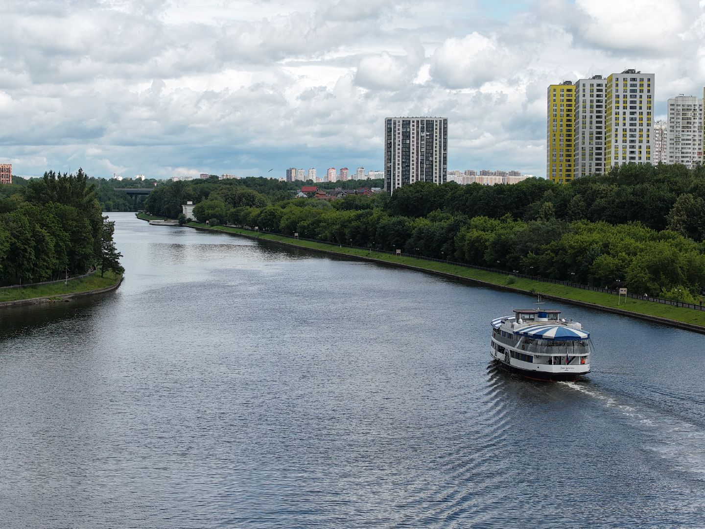 видео с коптера, пляжная зона в химках, парк имени льва толстого, лето в подмосковье,